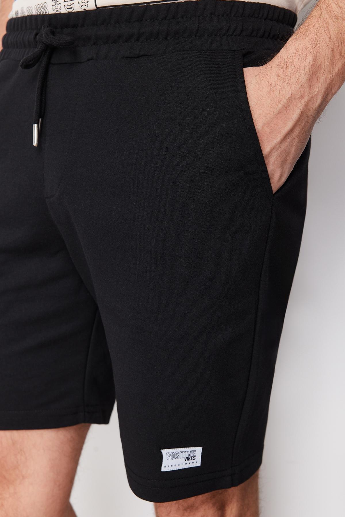 Trendyol - Black Mid Waist Straight Shorts