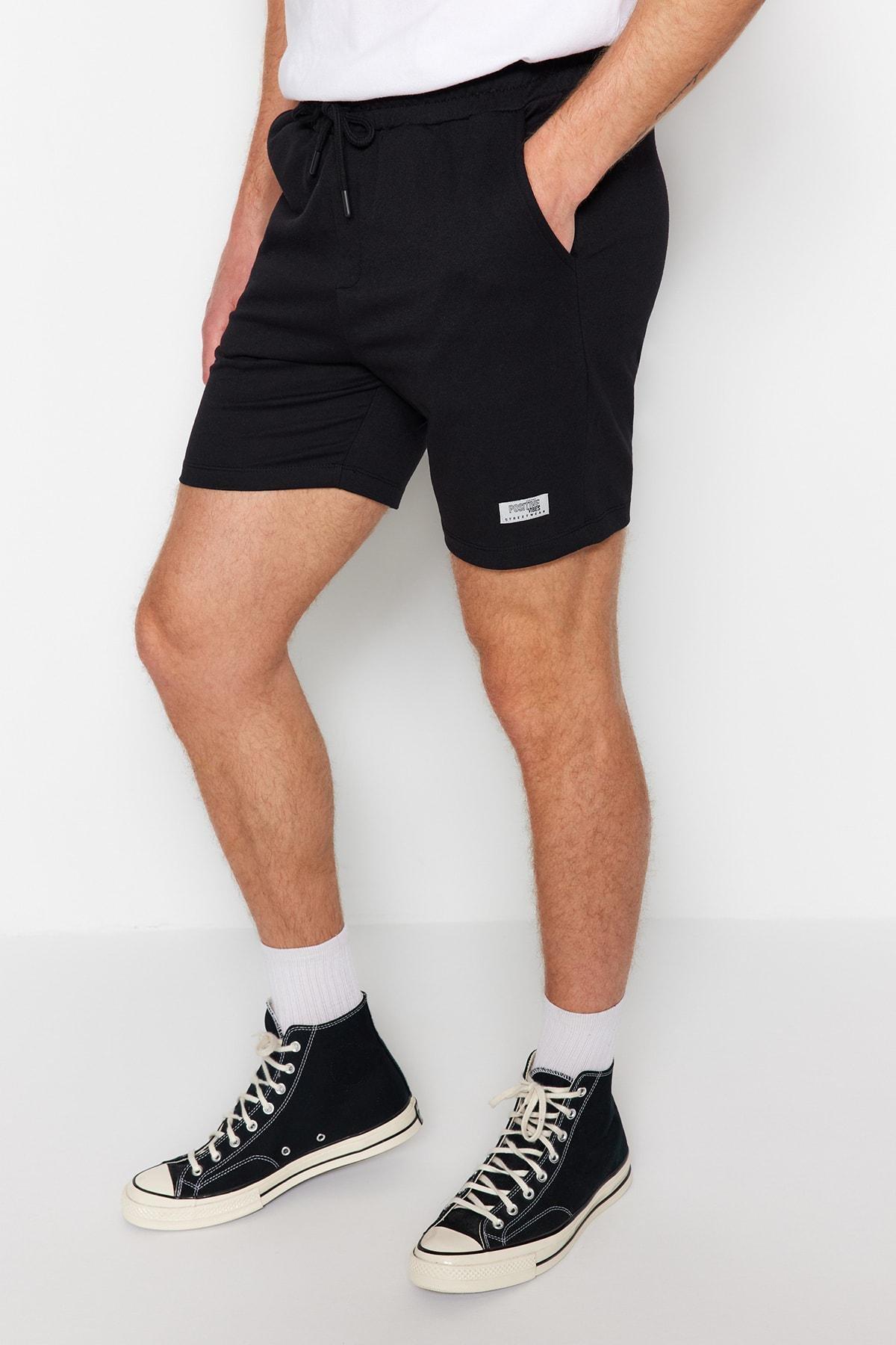 Trendyol - Black Mid Waist Straight Shorts