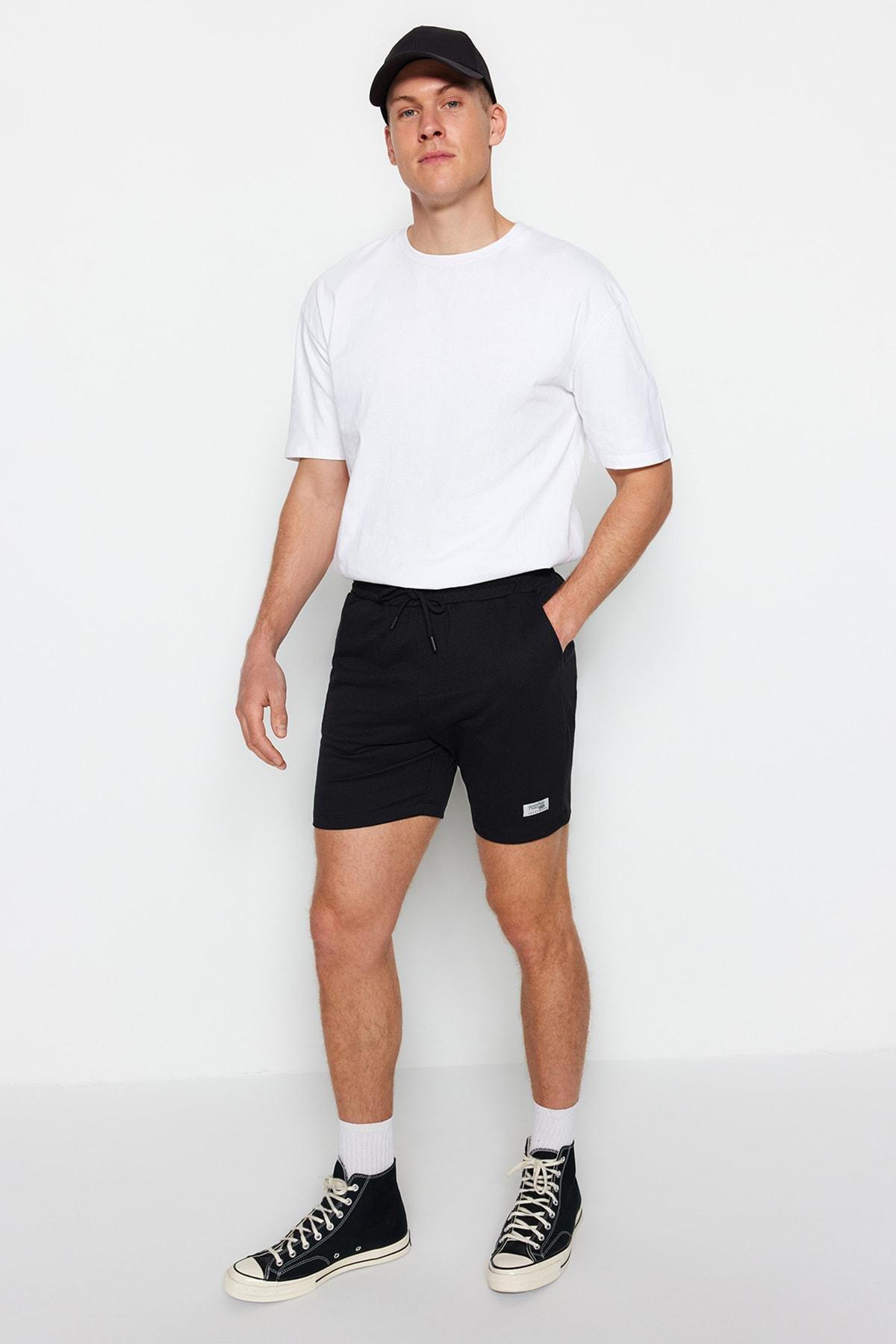 Trendyol - Black Mid Waist Straight Shorts