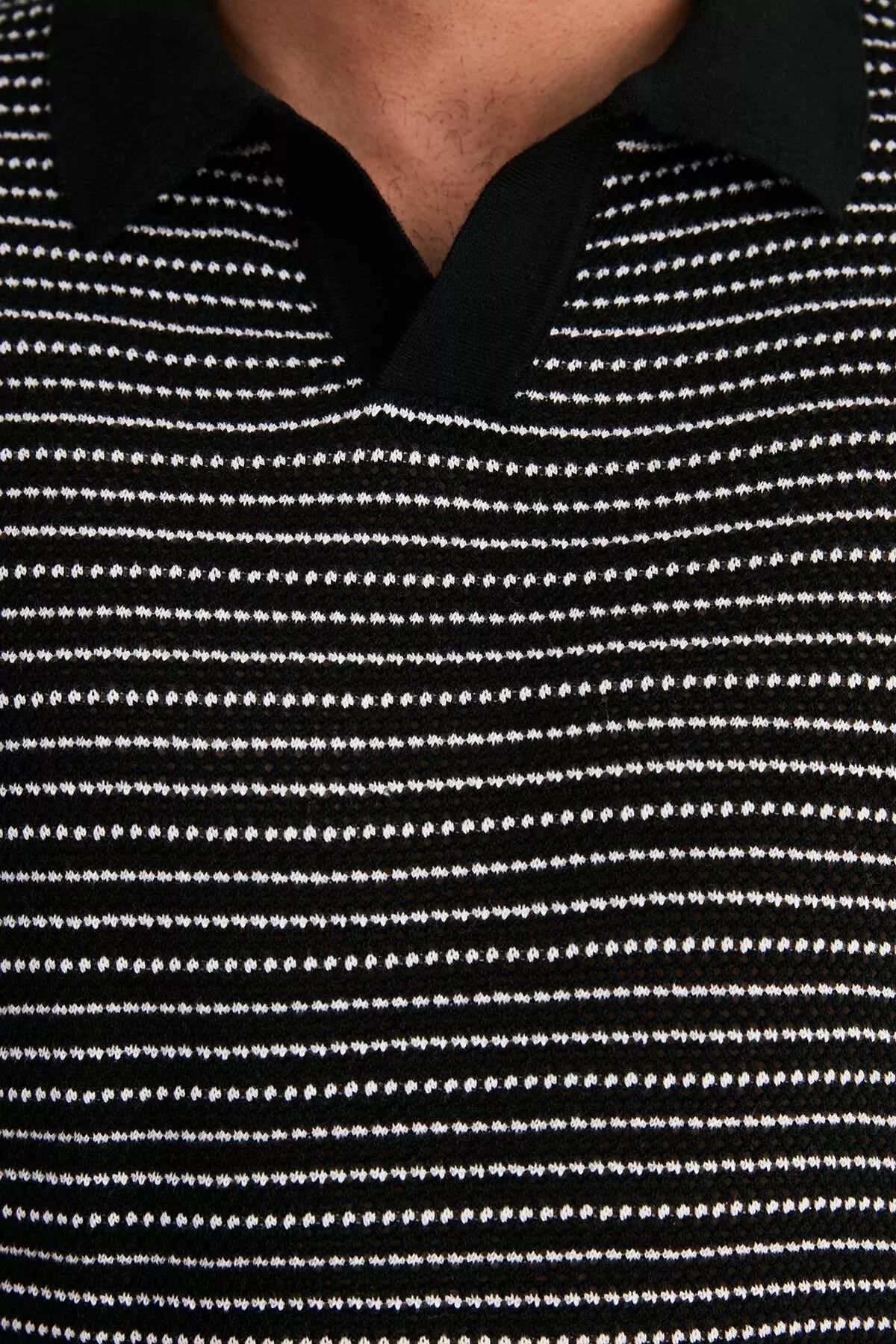 تيشيرت مُحاك بقصة مريحة وياقة بولو، أسود, BLACK, large image number 4