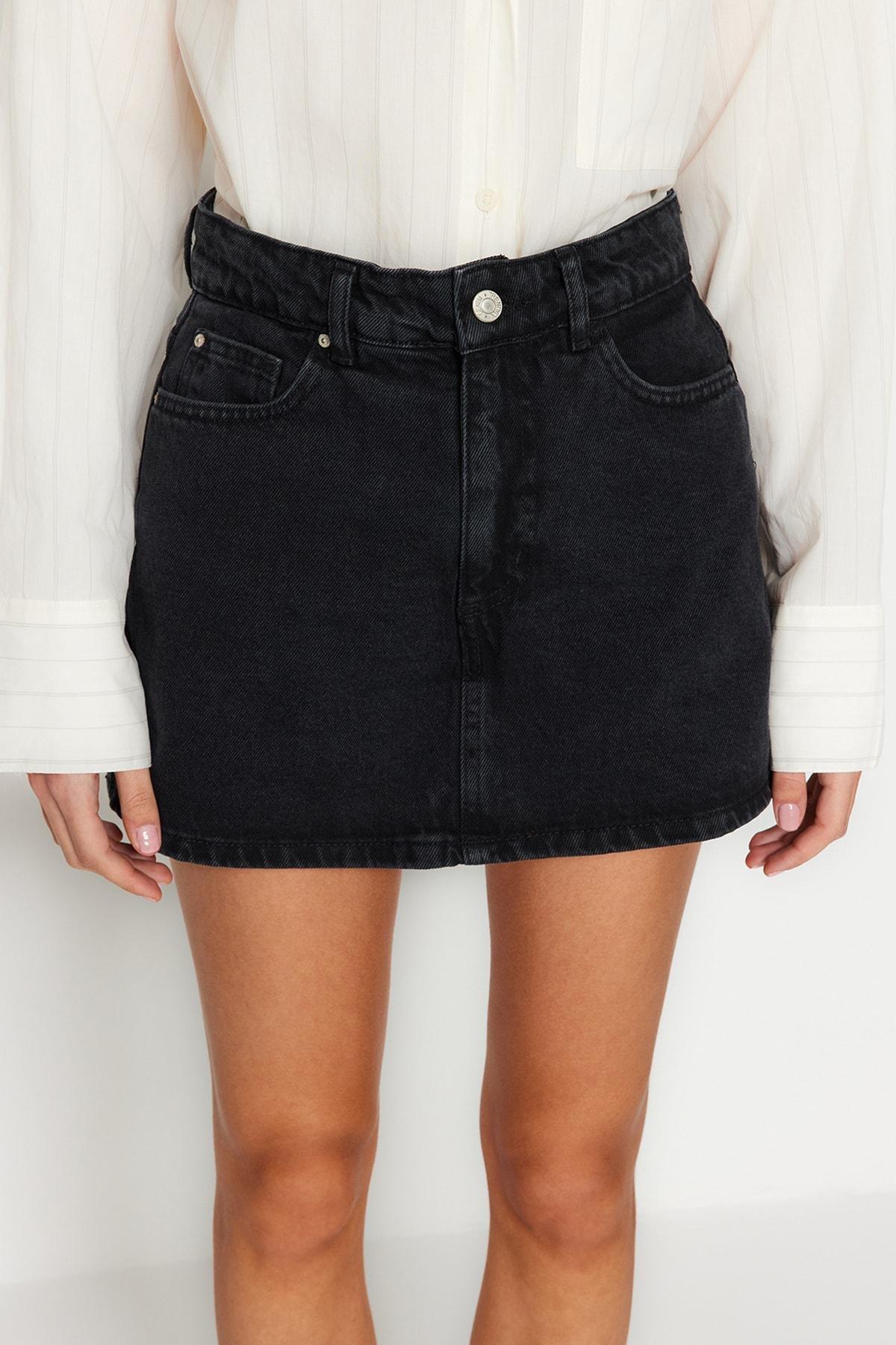 Black Mid Waist Shorts, , large image number 3