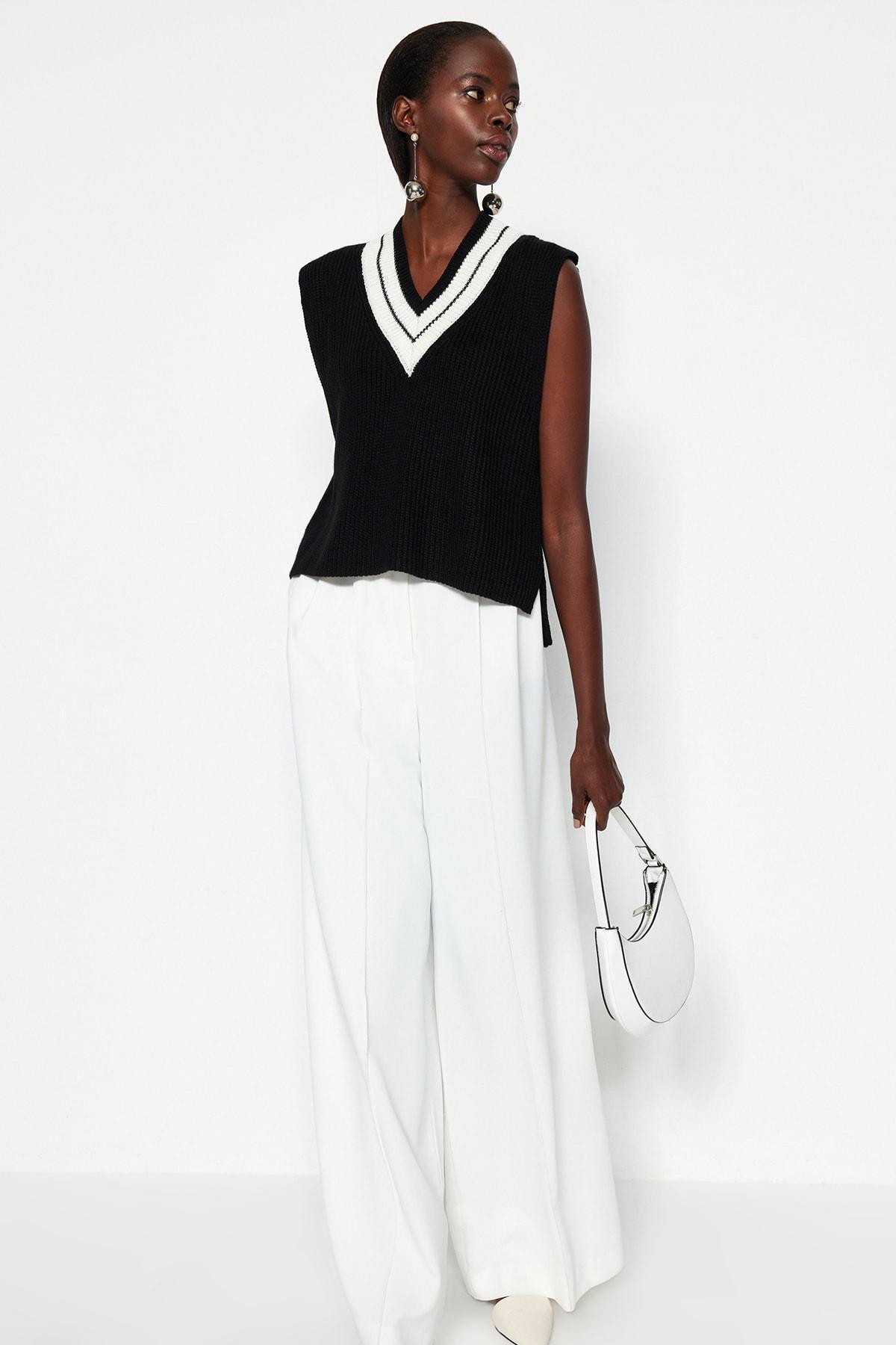 Black V-Neck Sweater Vest, Black, large image number 3