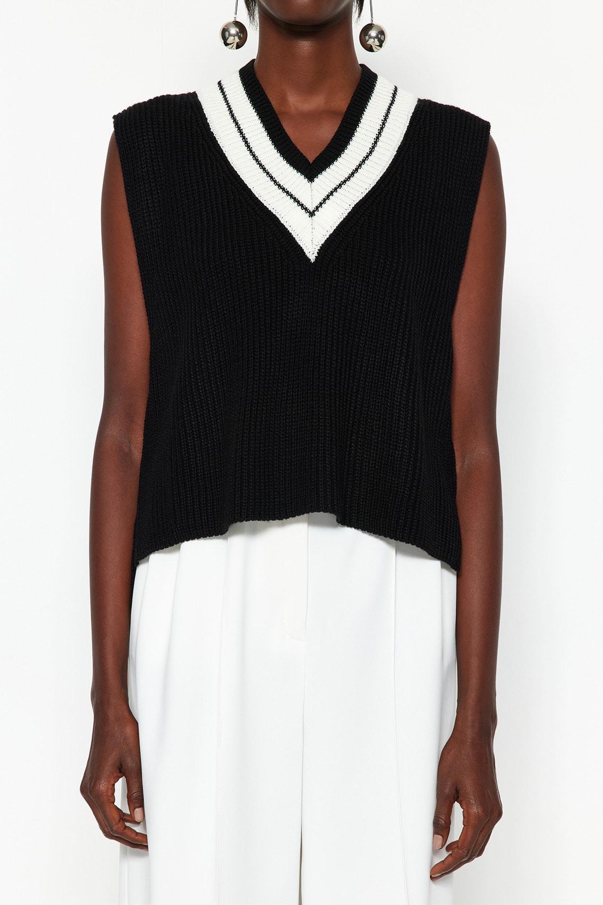 Black V-Neck Sweater Vest, Black, large image number 4