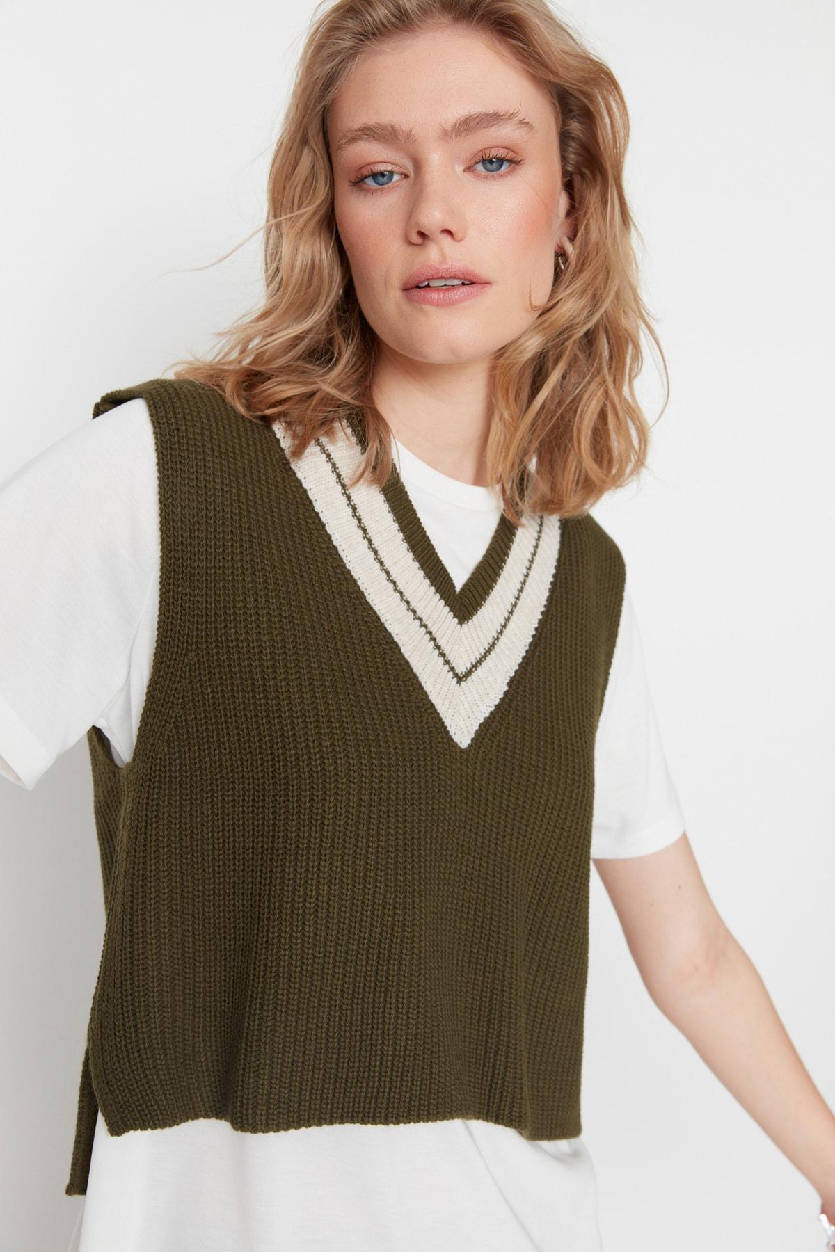 Striped Pattern Split Hem Sweater Vest Without Blouse