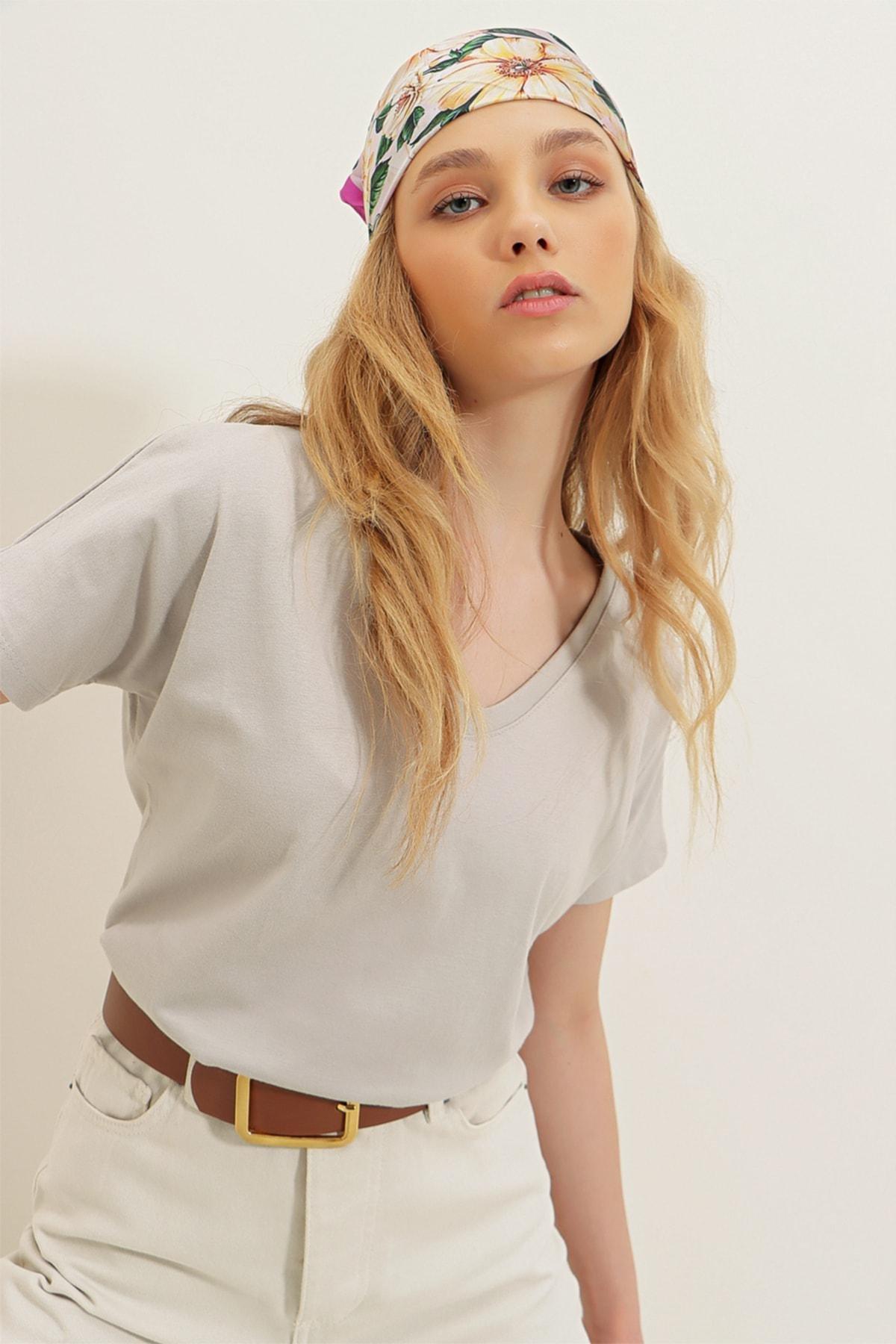 Gray V-Neck T-Shirt, Gray, large image number 3