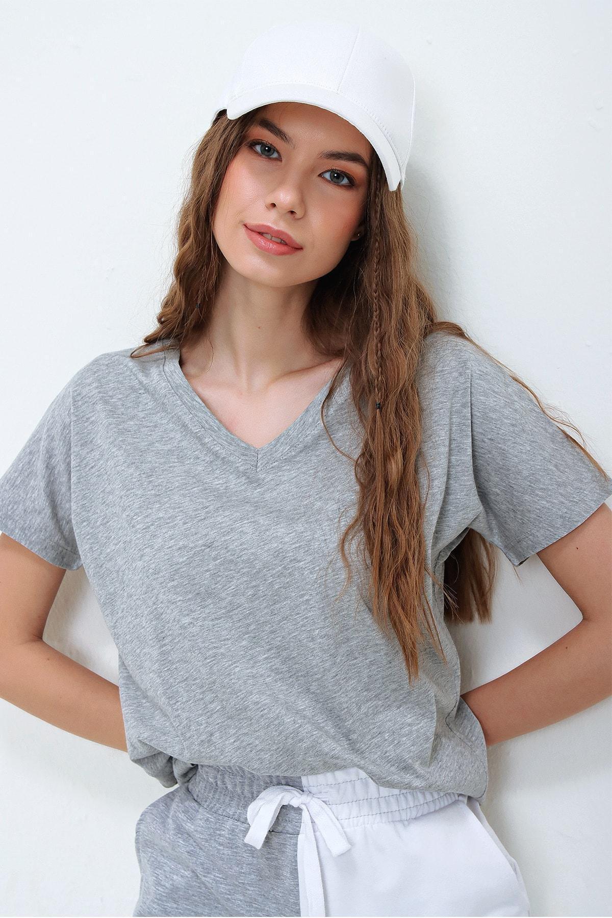 Gray V-Neck T-Shirt, , large image number 6