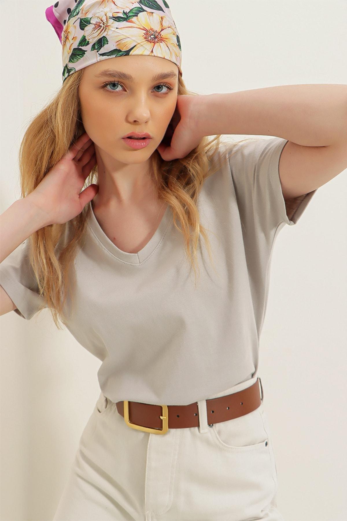 Gray V-Neck T-Shirt, , large image number 7
