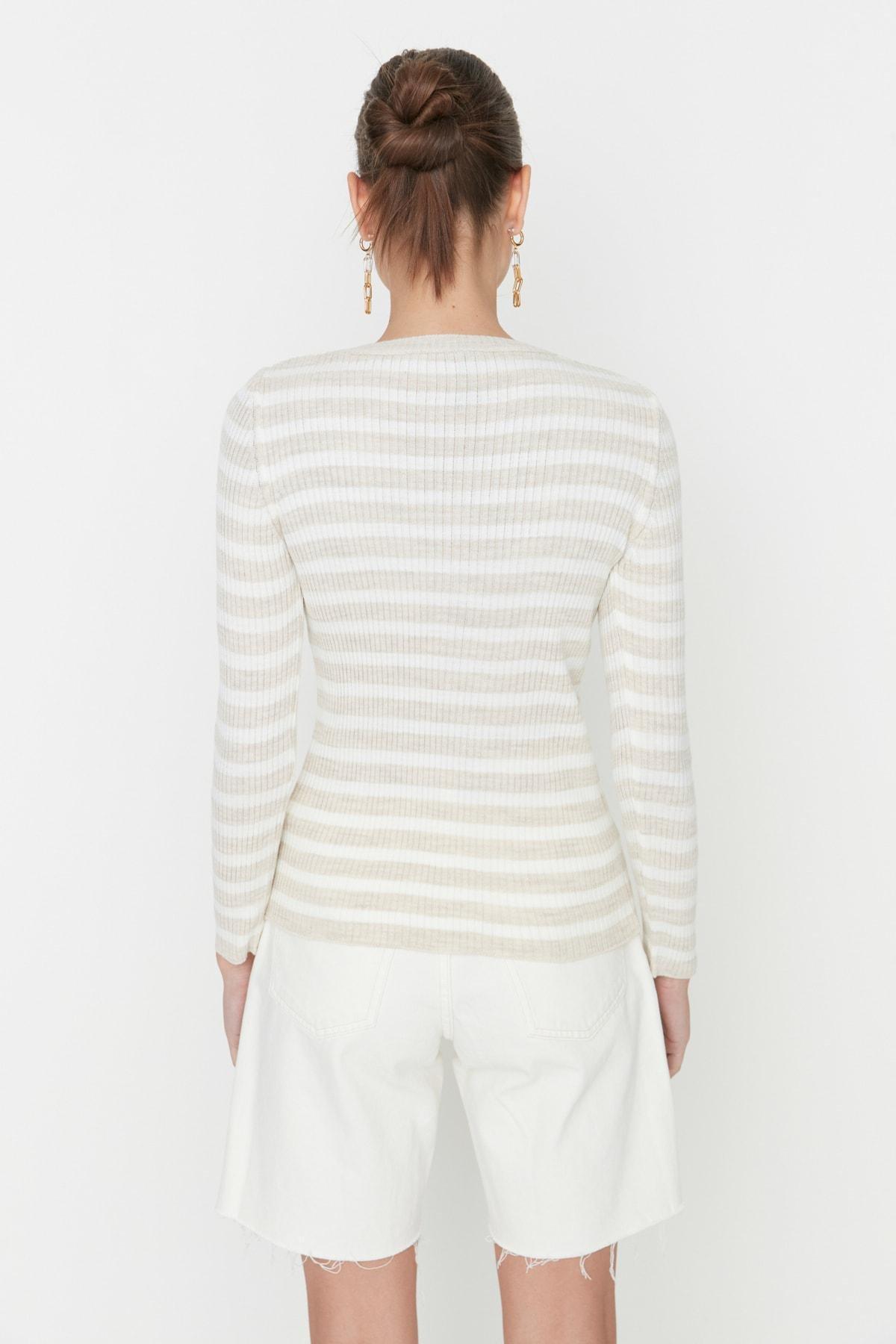 Trendyol - Beige Fitted Sweater