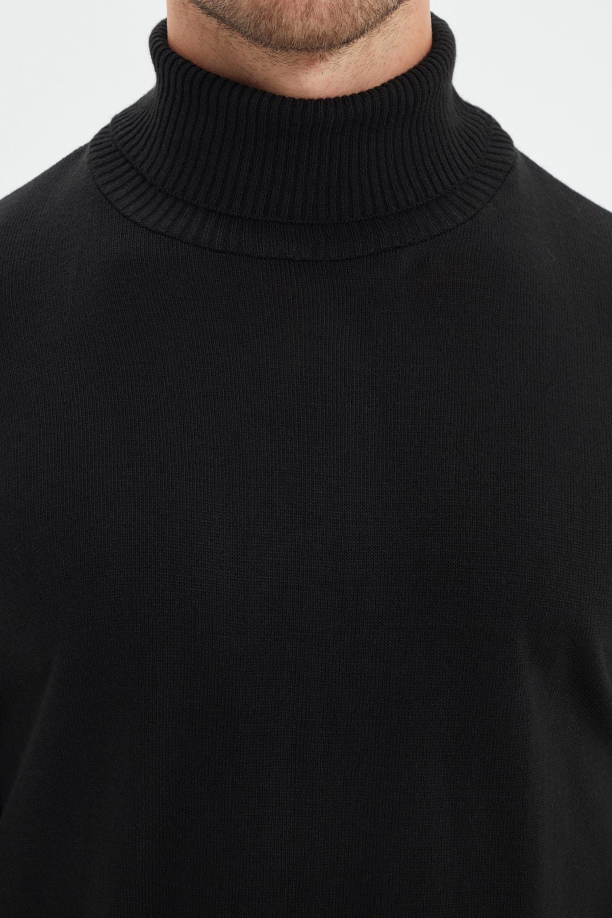 Black Slim Turtleneck Sweater, , large image number 3