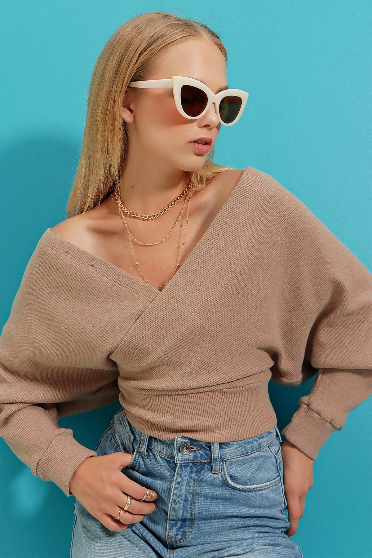 Beige Cache-Coeur Blouse, , large image number 2