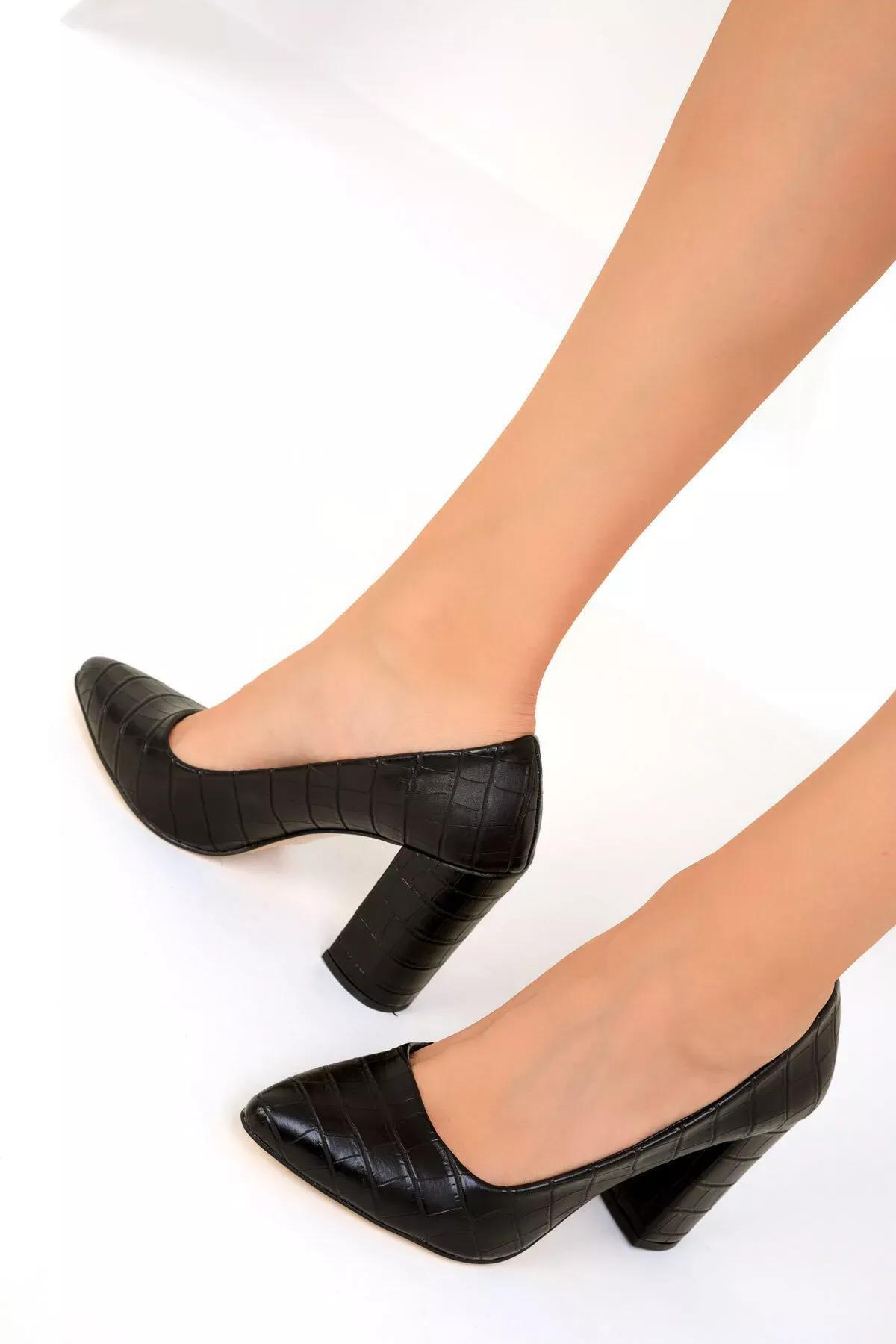 Black Crocodile Classic High Heels, , large image number 3