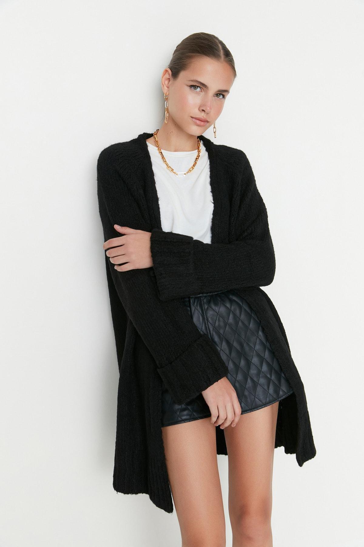 Trendyol - Black Regular V Neck Cardigan