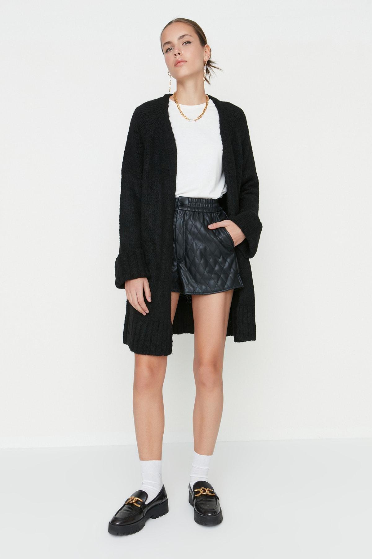 Trendyol - Black Regular V Neck Cardigan