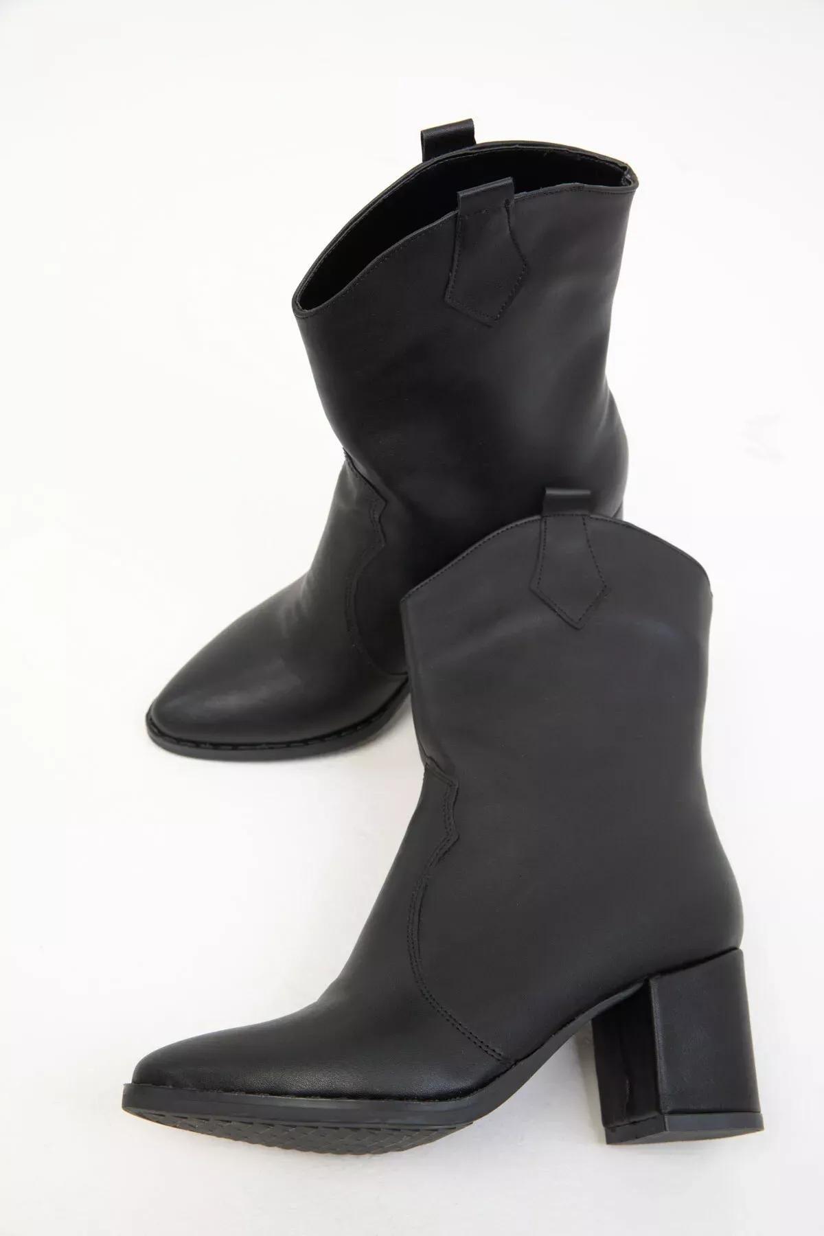 Black Crocodile Boots, BLACK, large image number 8