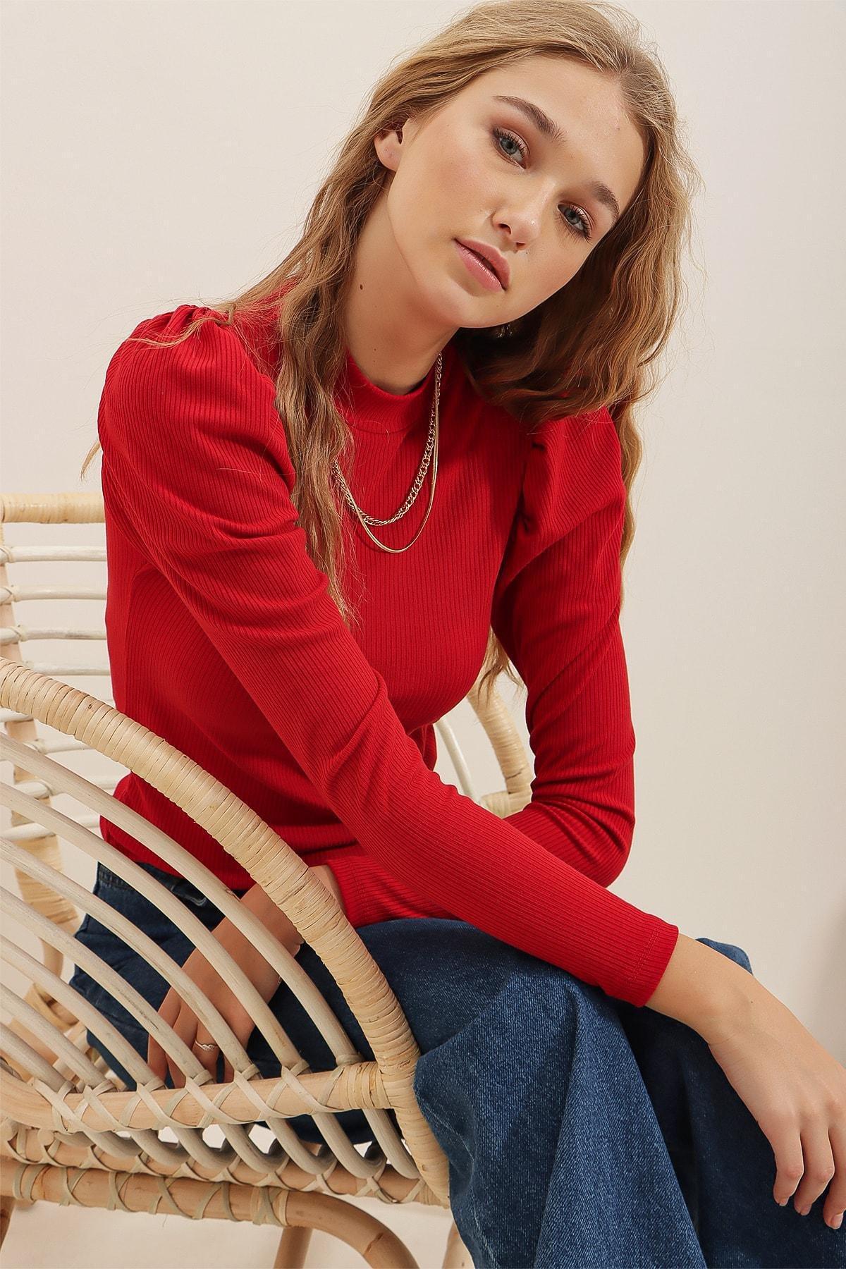 Red Fitted Crew Neck Blouse, , large image number 2