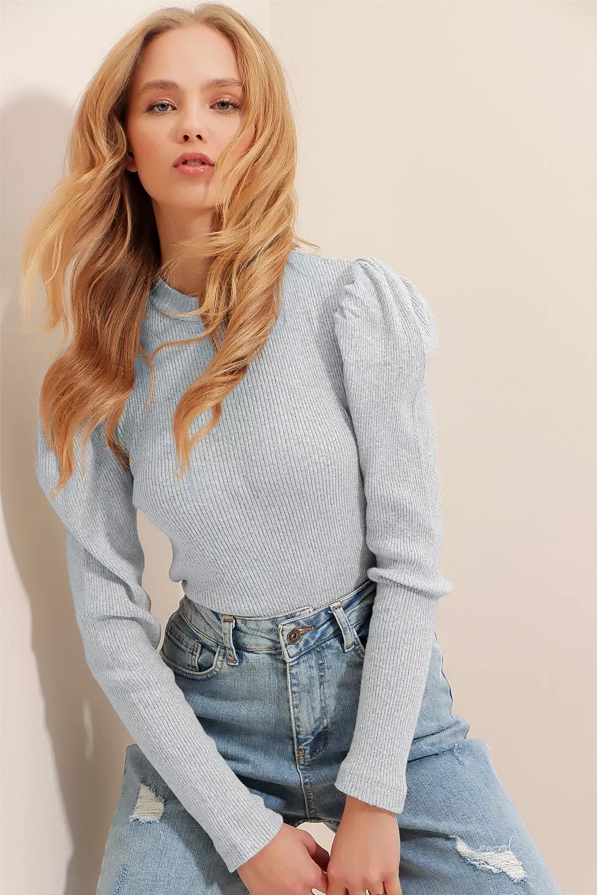 Blue Fitted Crew Neck Blouse, , large image number 1