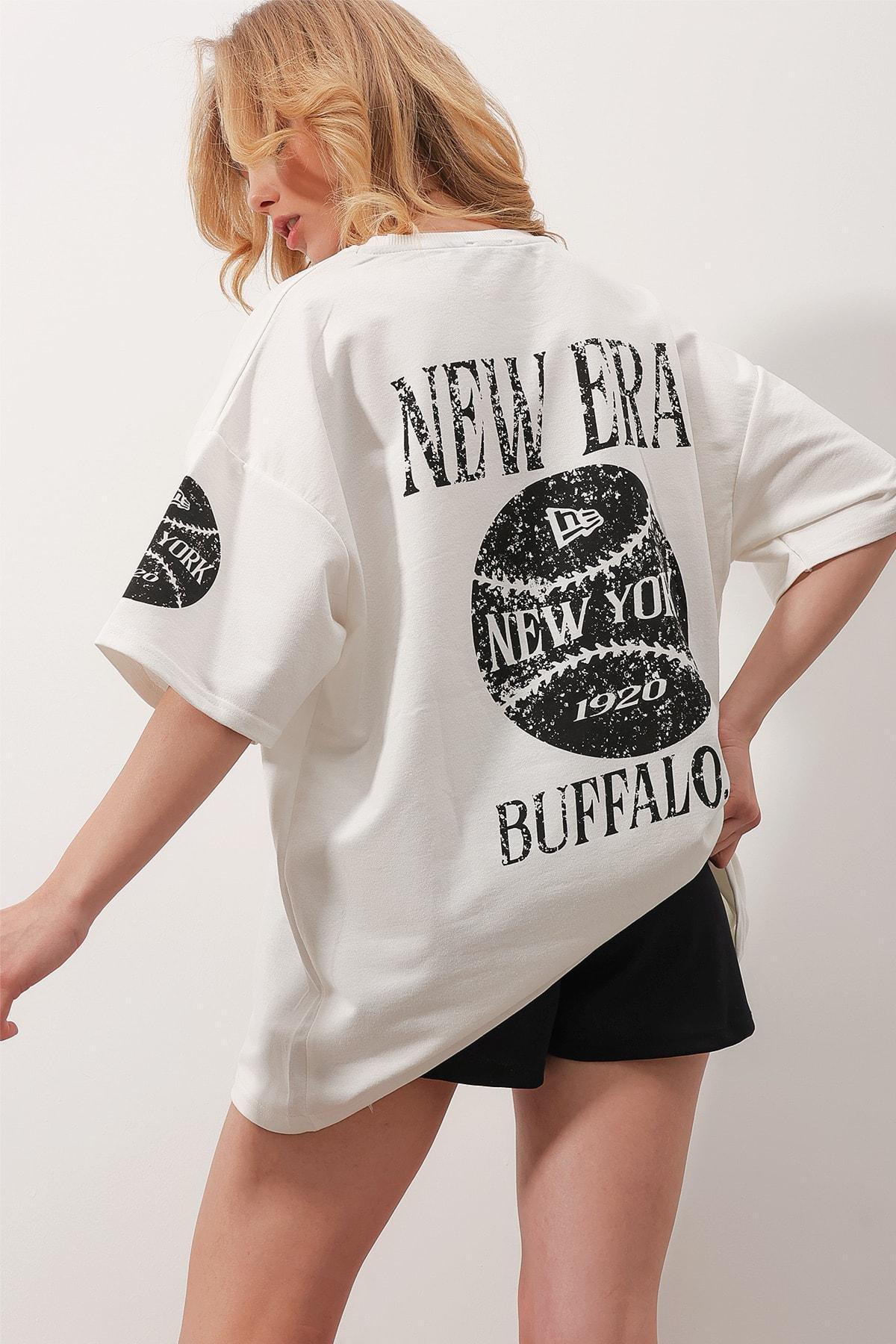 White Graphic Oversize T-Shirt, , large image number 0