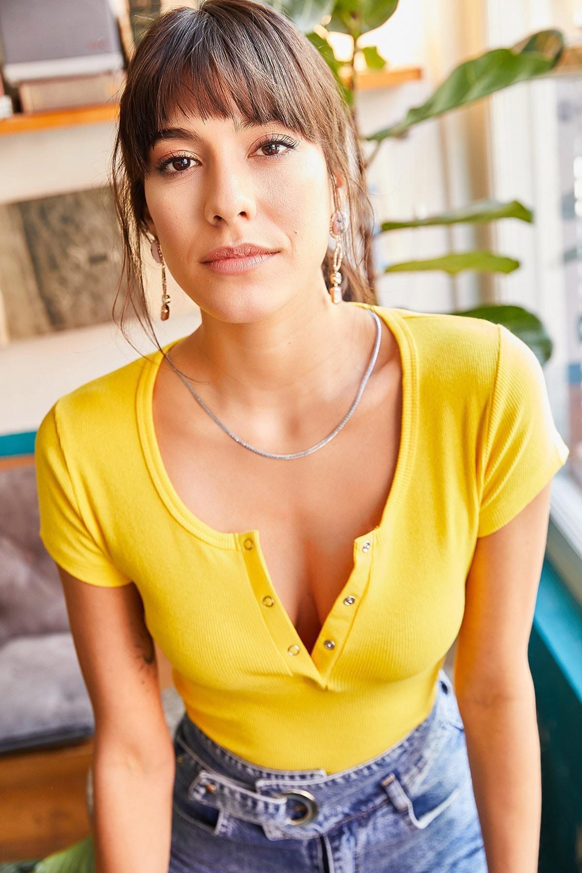 Yellow Buttoned Fitted Blouse, , large image number 1