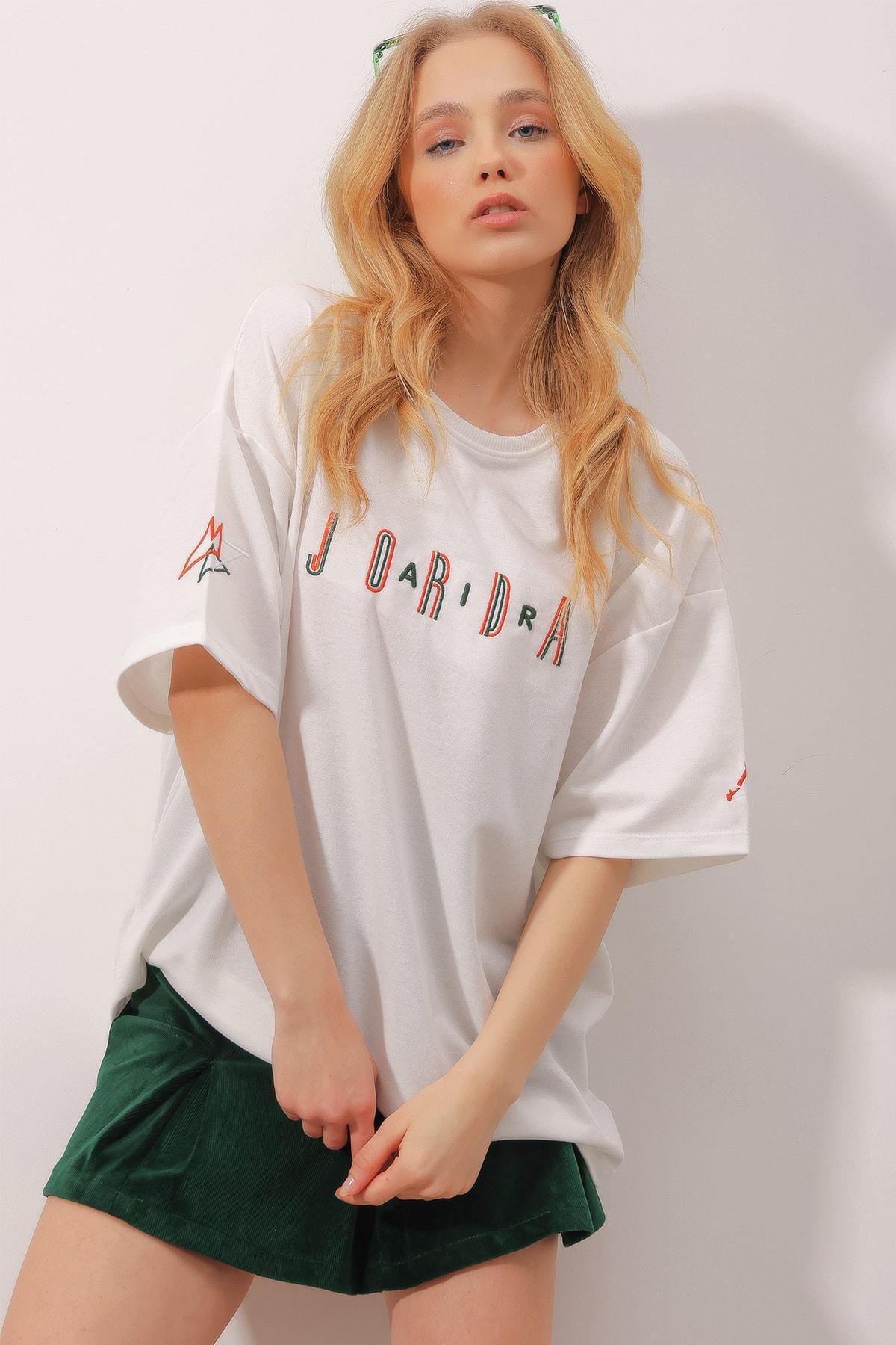 Alacati - White Graphic Crew Neck Oversize T-Shirt