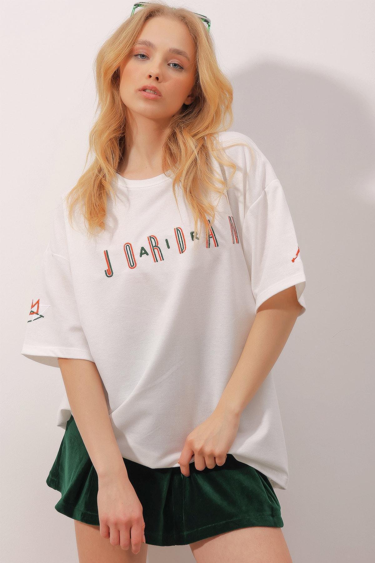 Alacati - White Graphic Crew Neck Oversize T-Shirt