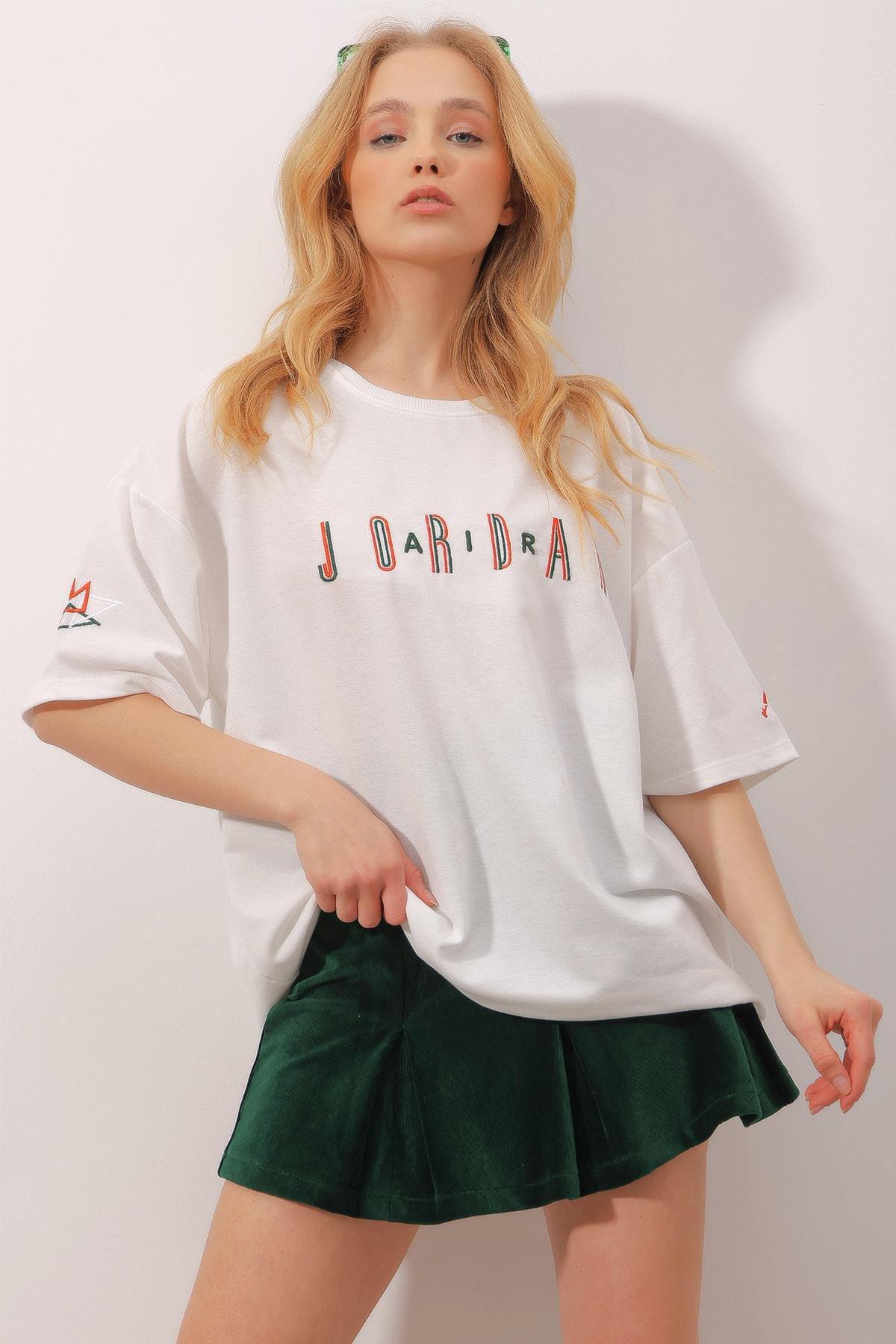 Alacati - White Graphic Crew Neck Oversize T-Shirt