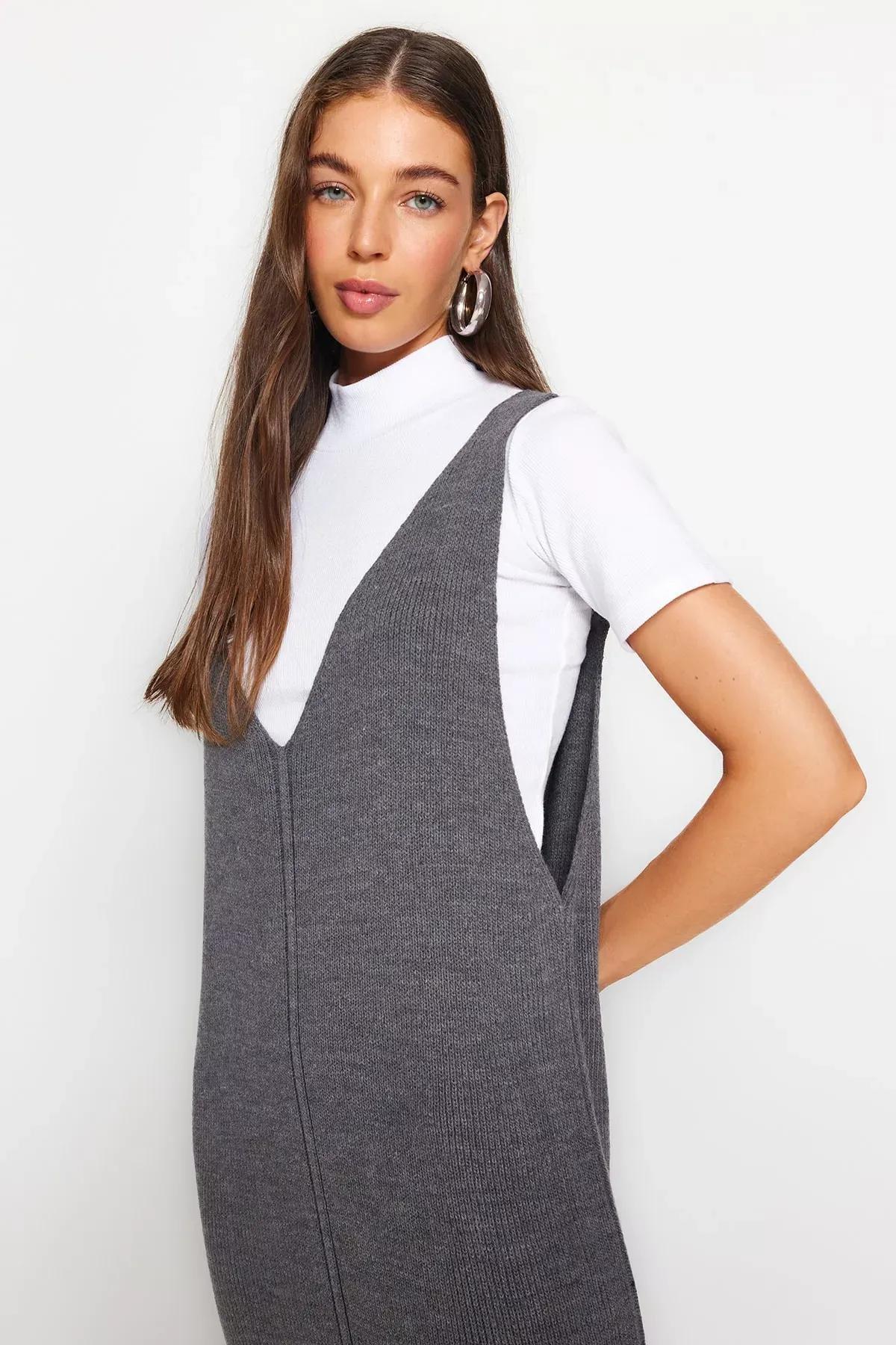 فستان طويل مُحاك بفتحة رقبة V، رمادي, Anthracite, large image number 1