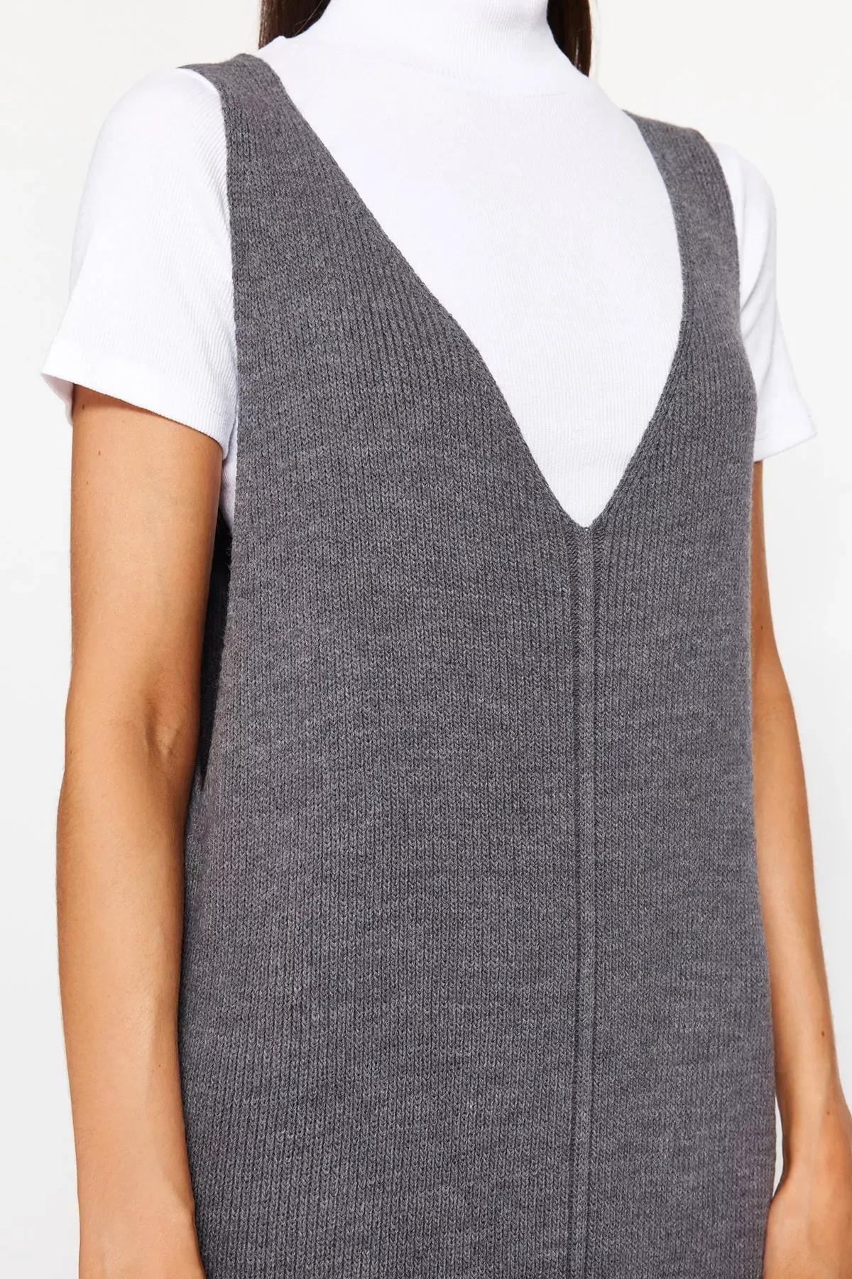 فستان طويل مُحاك بفتحة رقبة V، رمادي, Anthracite, large image number 4