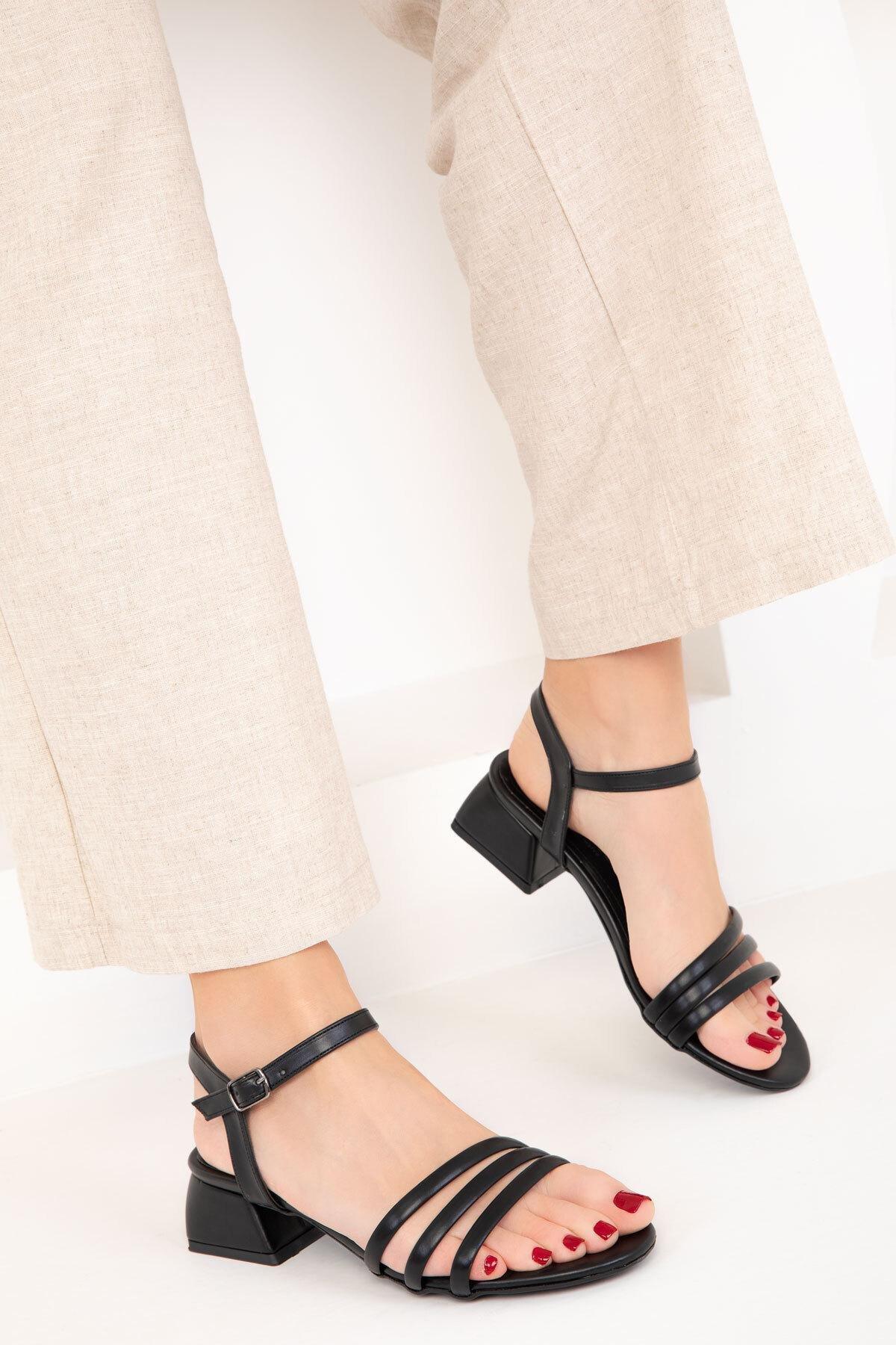 Black Crossover Straps Heeled Sandals, , large image number 1