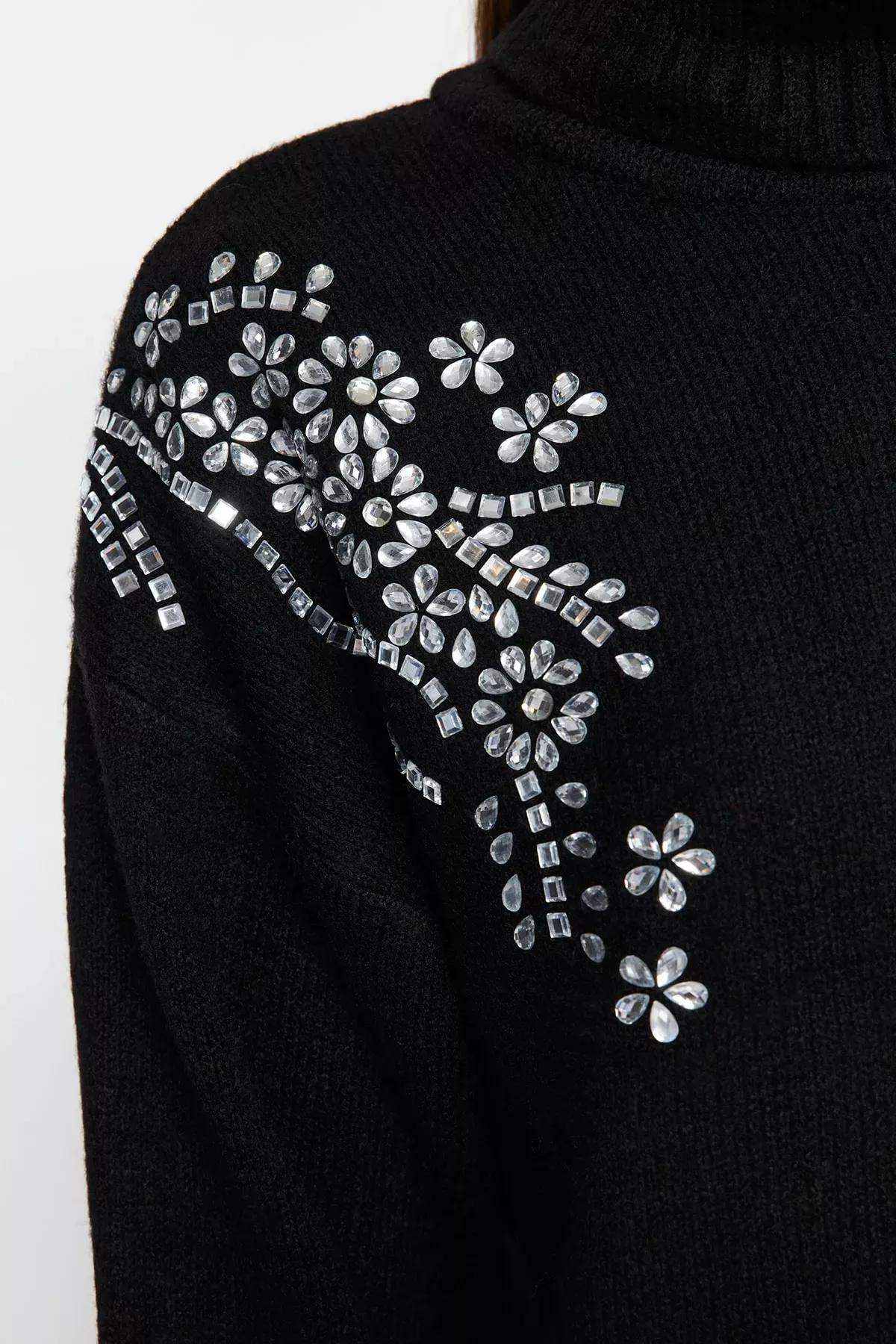 Black Turtleneck Sweater, BLACK, large image number 4