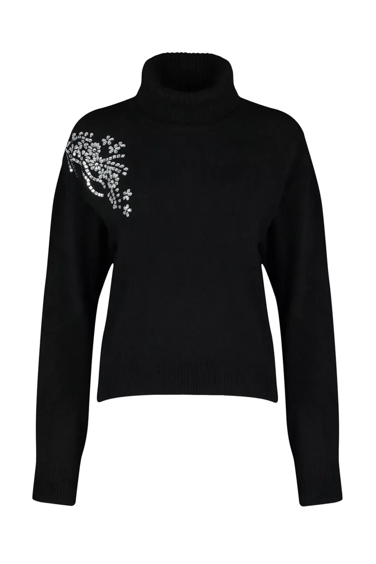 Black Turtleneck Sweater, BLACK, large image number 5