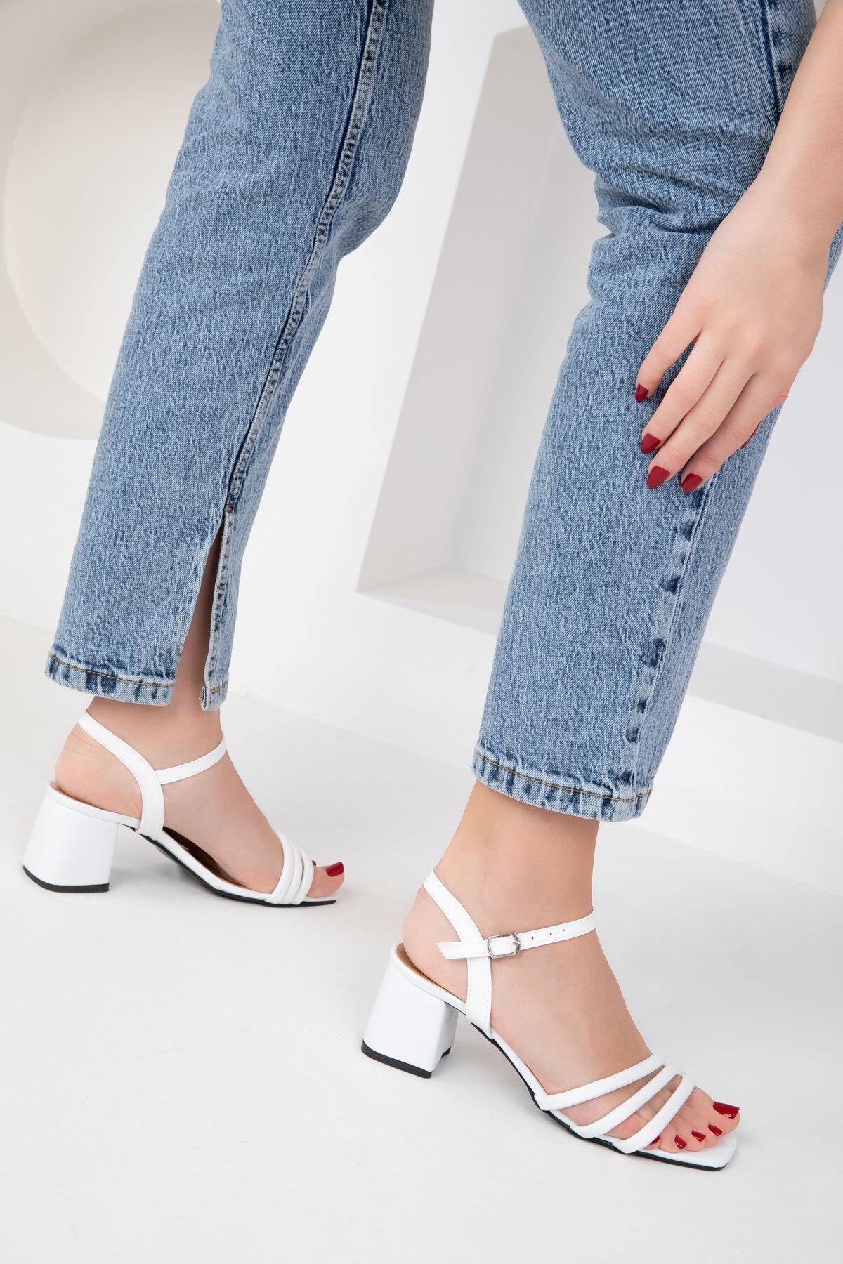 White Classic Heeled Shoes, , large image number 4