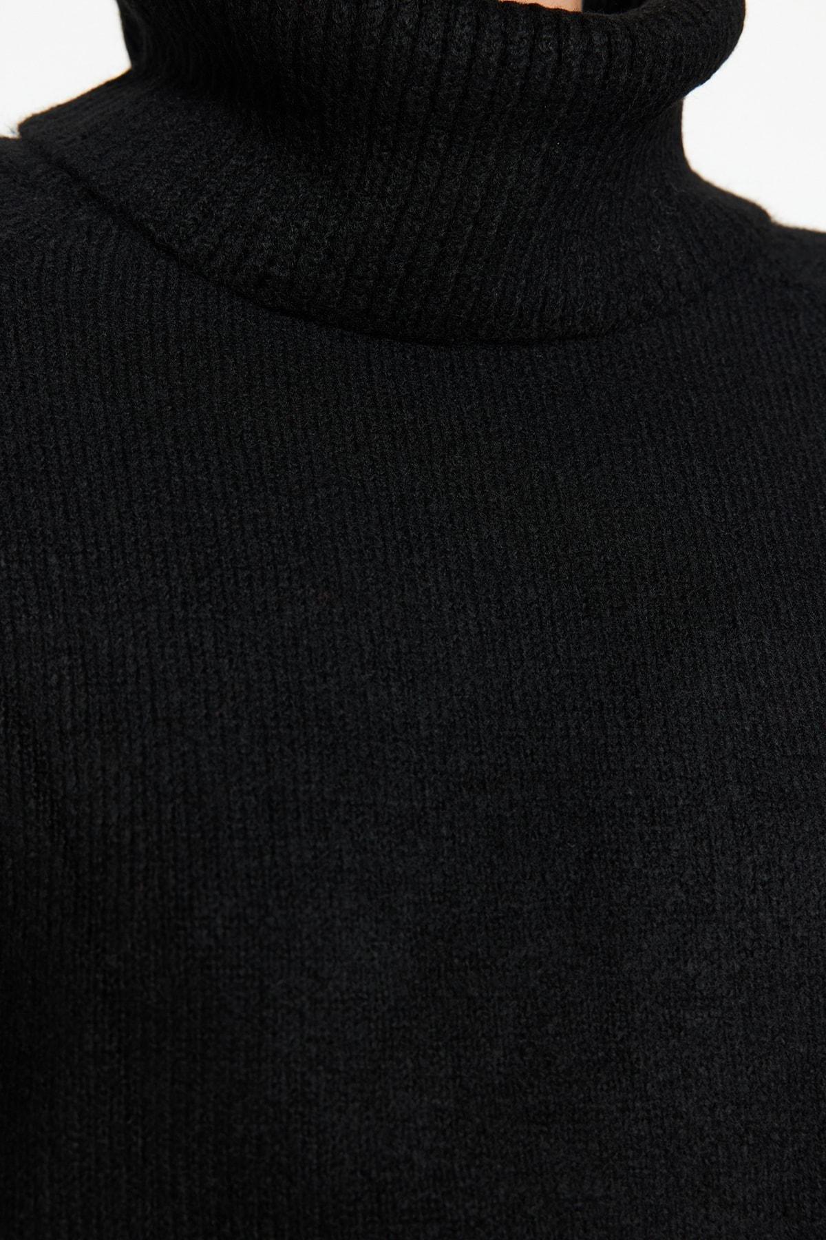 Black Turtleneck Oversize Sweater, , large image number 4
