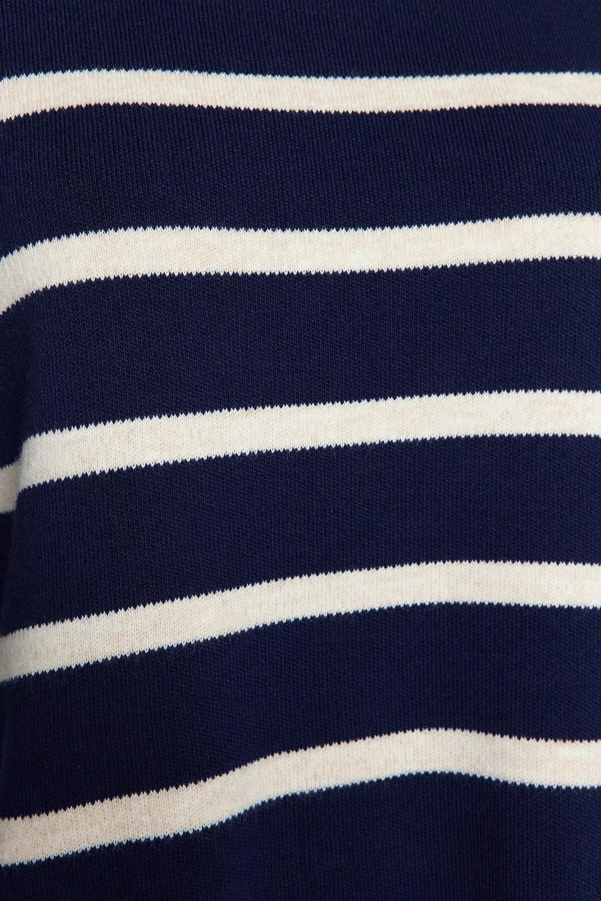 Navy striped sweater bottom top, , large image number 4