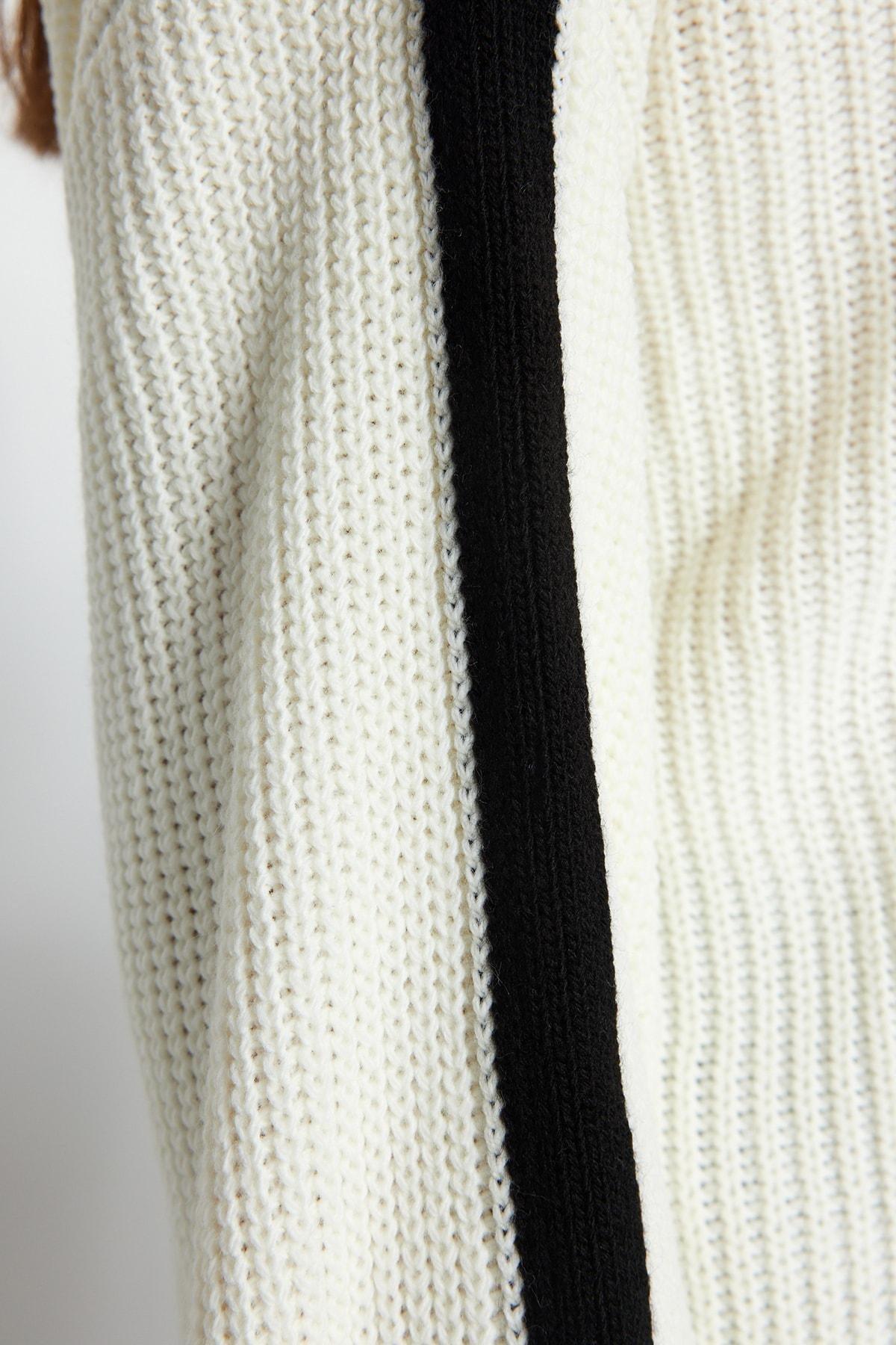 Cream Oversize Off-Shoulder Sweater, , large image number 3