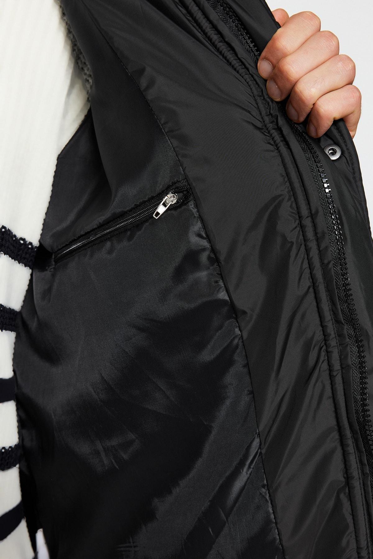 Black Oversized Hooded Lightweight Quilted Coat<br>, , large image number 3