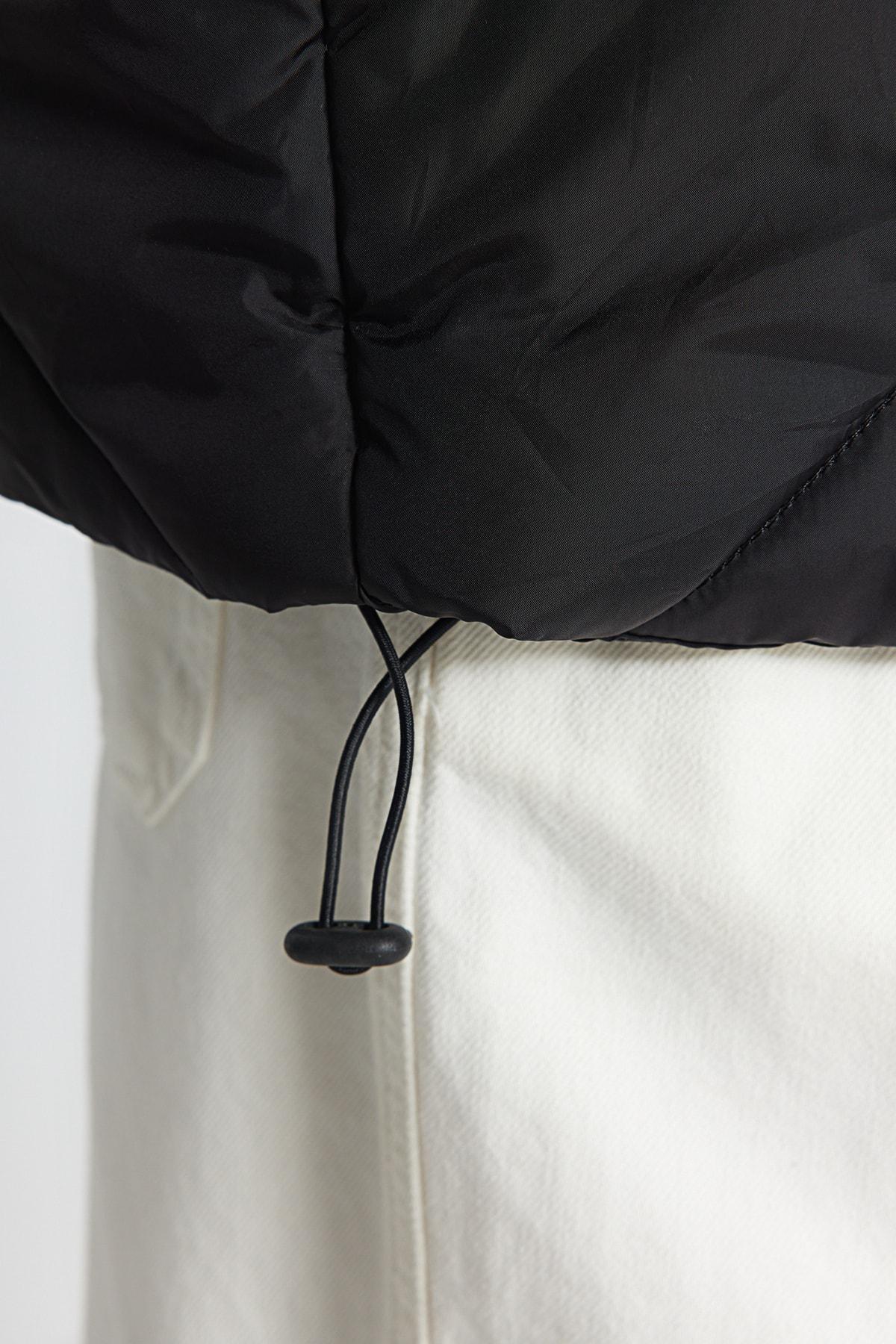Black Oversized Hooded Lightweight Quilted Coat<br>, , large image number 5