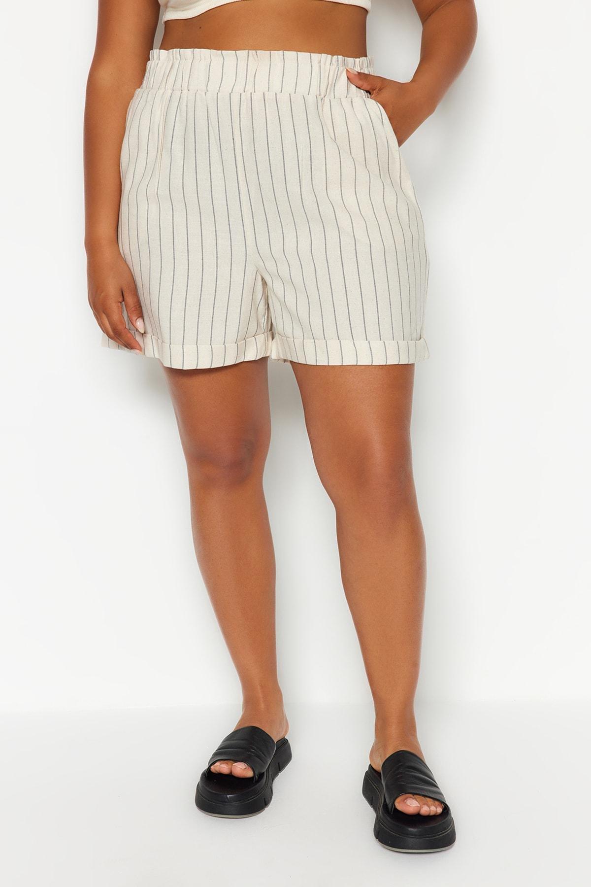 Beige Mid Waist Plus Size Shorts, , large image number 2