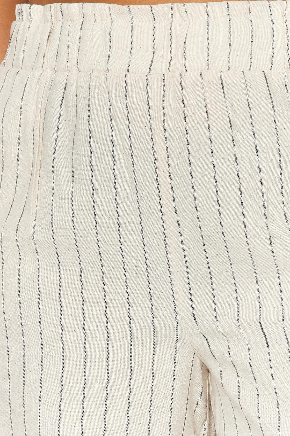 Beige Mid Waist Plus Size Shorts, , large image number 3