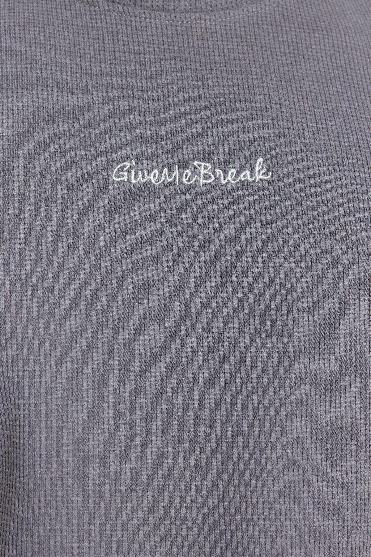 Trendyol - Grey Embroidered Knitted Pyjamas Set