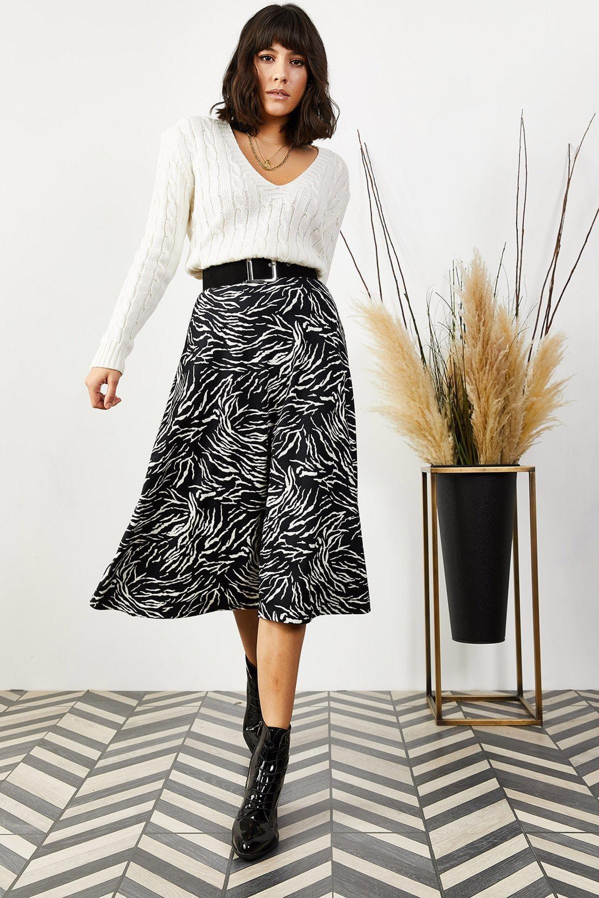 Womens Black Patterned A-Line Suede Skirt With Elastic Waist ETK-19000141, single, , large image number 2
