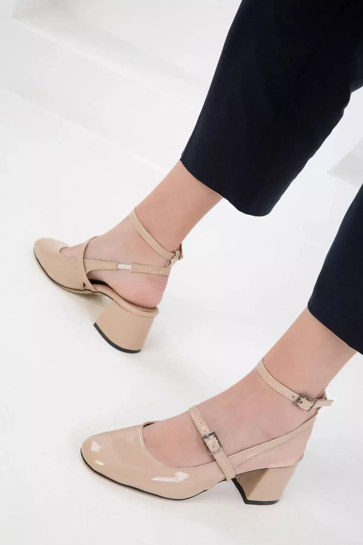 Beige Patent Leather Classic Heeled Shoes, C101_3326, large image number 0