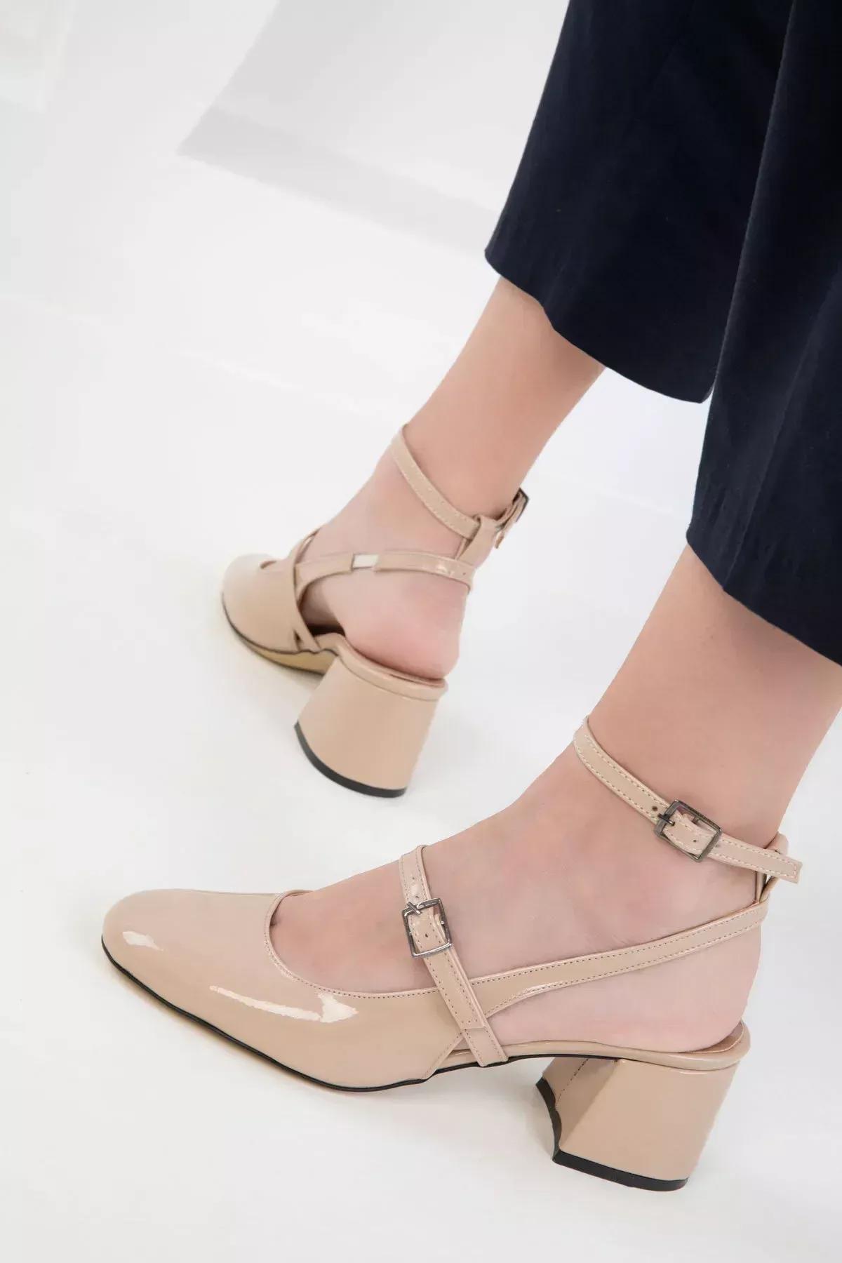 Beige Patent Leather Classic Heeled Shoes, , large image number 4