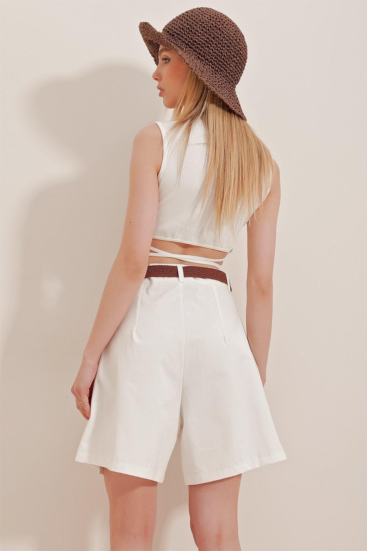 White Straw Knitted Gabardine Short, , large image number 4