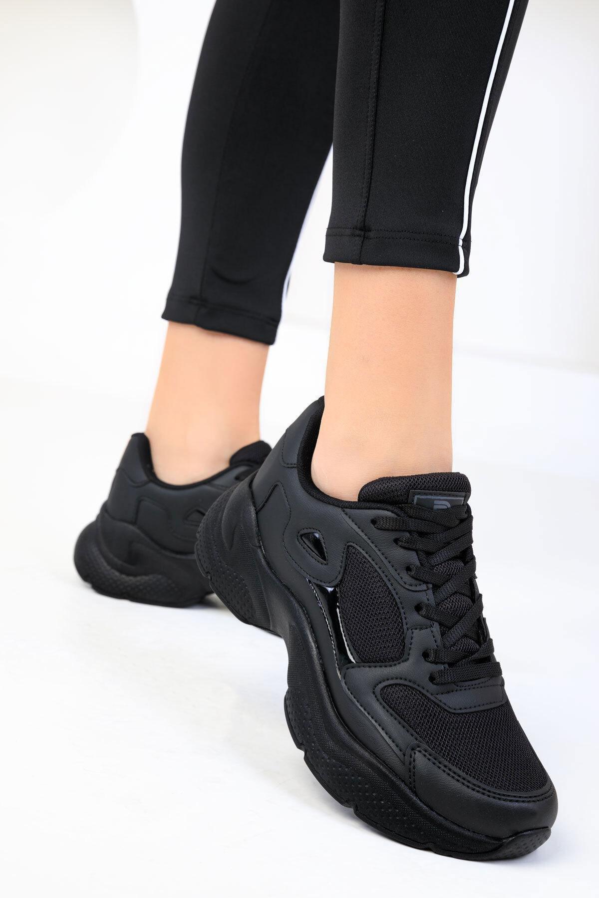 SOHO - Black Chunky Sneakers