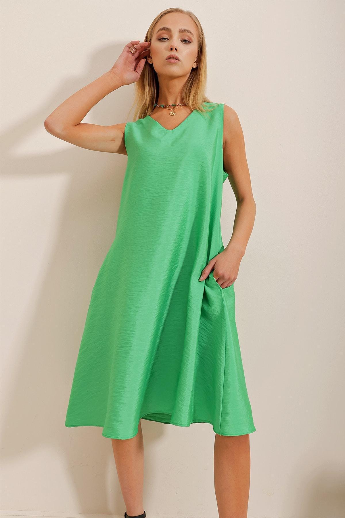 Green V-Neck A-Line Dress, , large image number 3