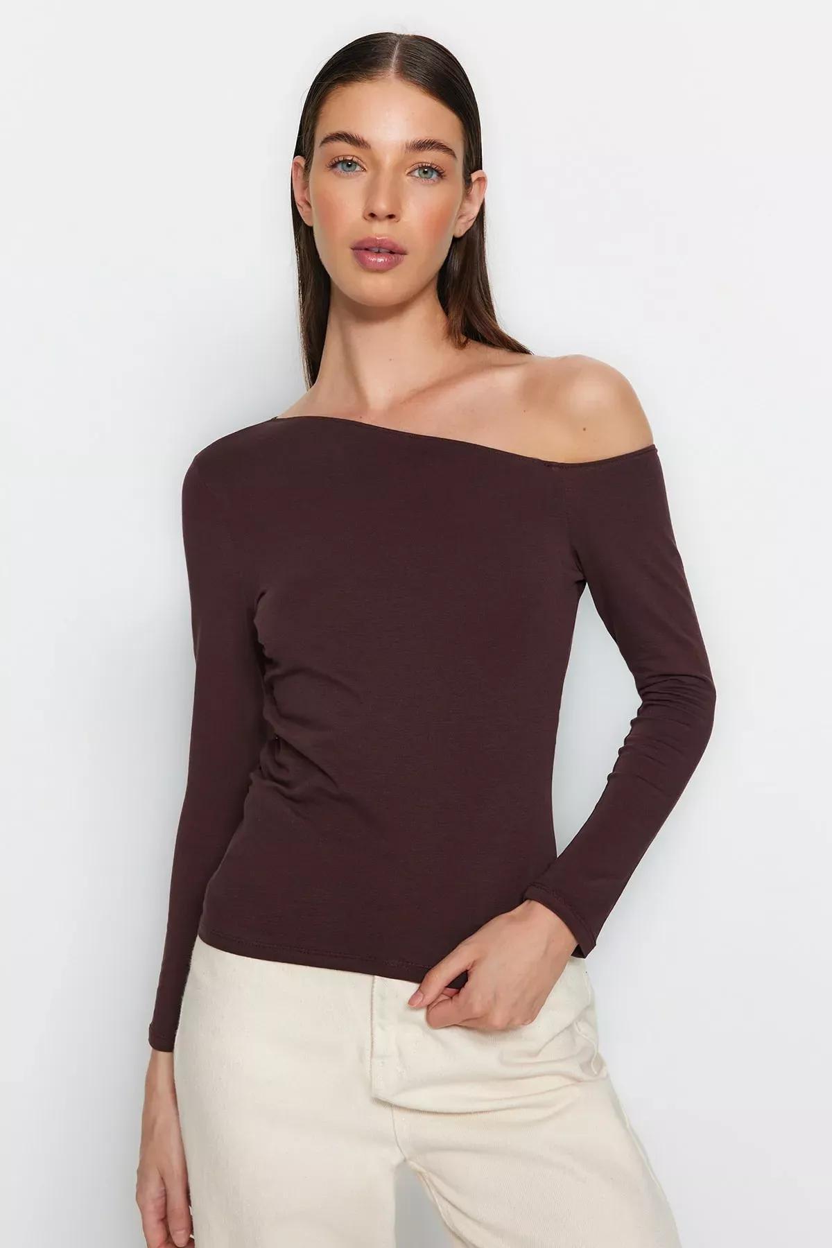 بلوزة بقصة سليم فت، بني, Brown, large image number 0