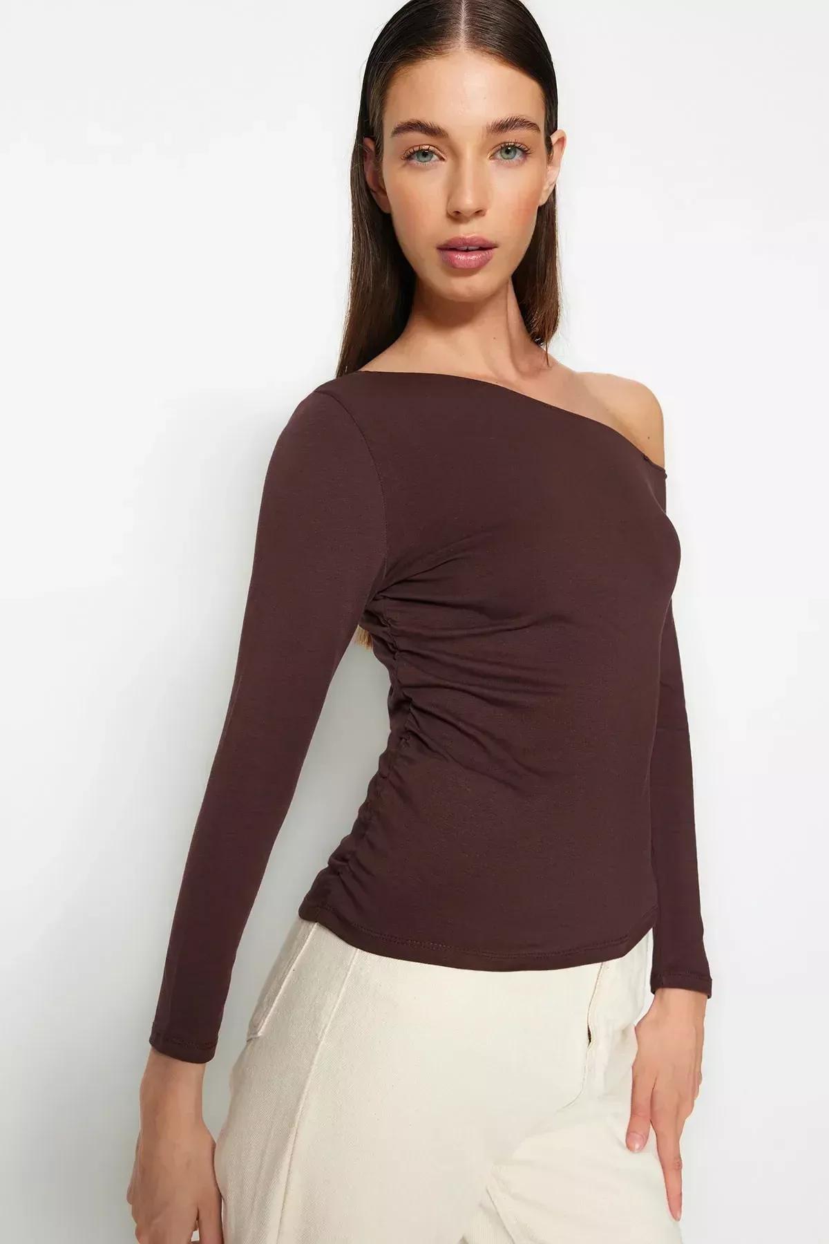 بلوزة بقصة سليم فت، بني, Brown, large image number 2