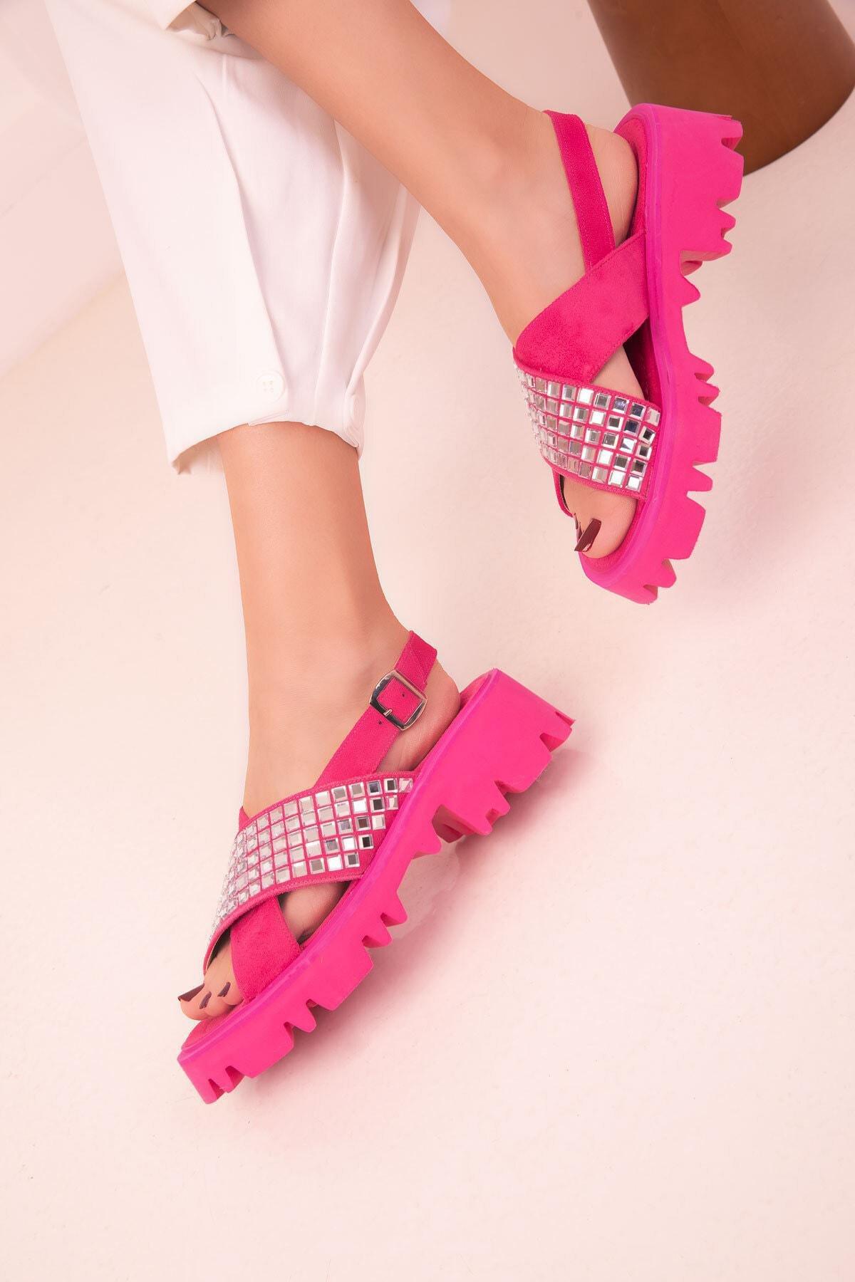 SOHO - Pink Suede Detailed Sandals