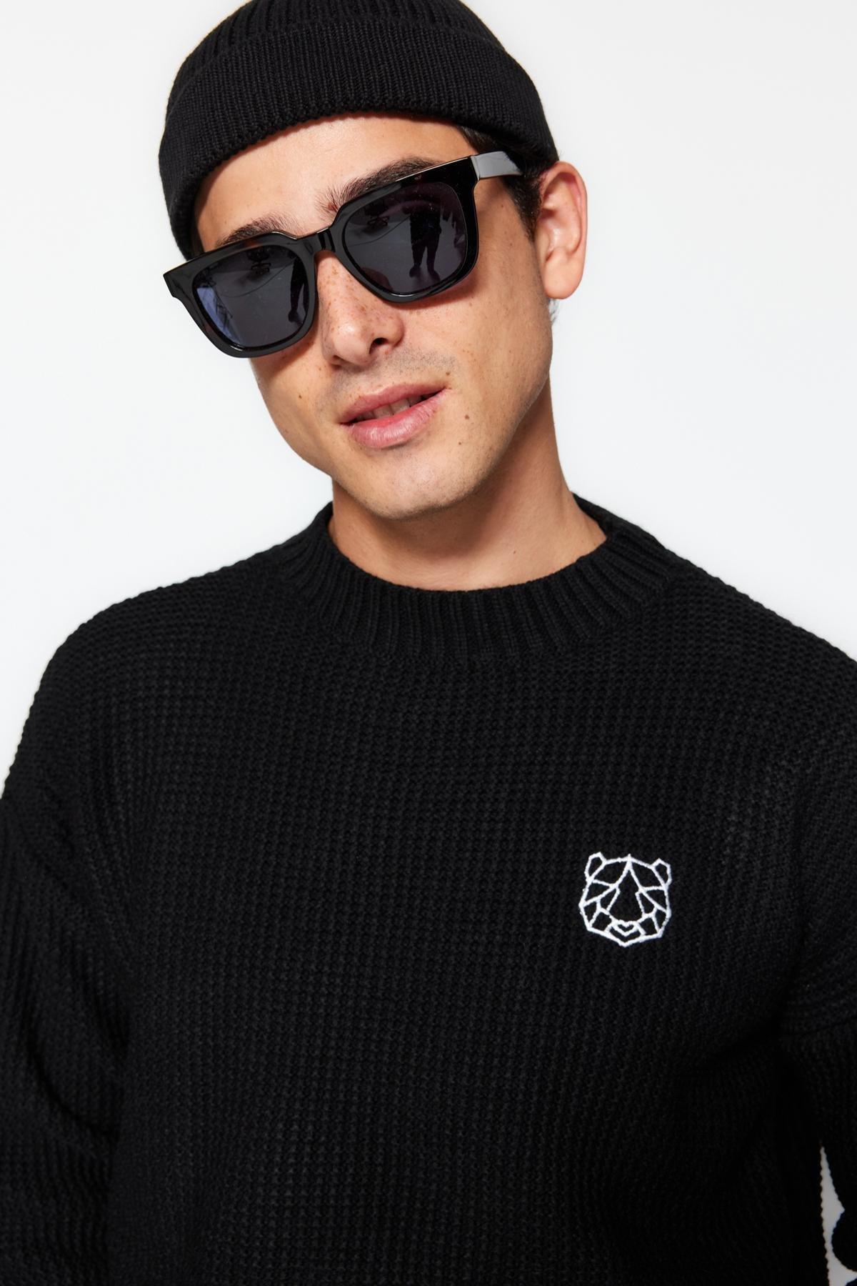 Black Oversize Embroidered Knitwear Sweater, , large image number 2