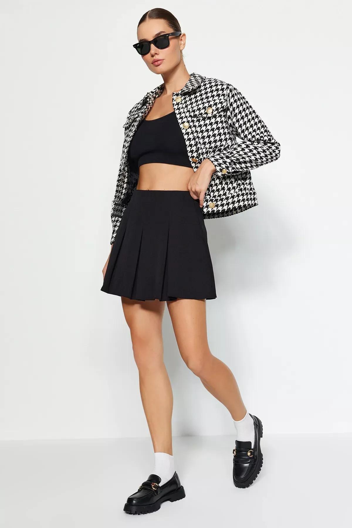 Black Pleated Woven Short Skirt, BLACK, medium